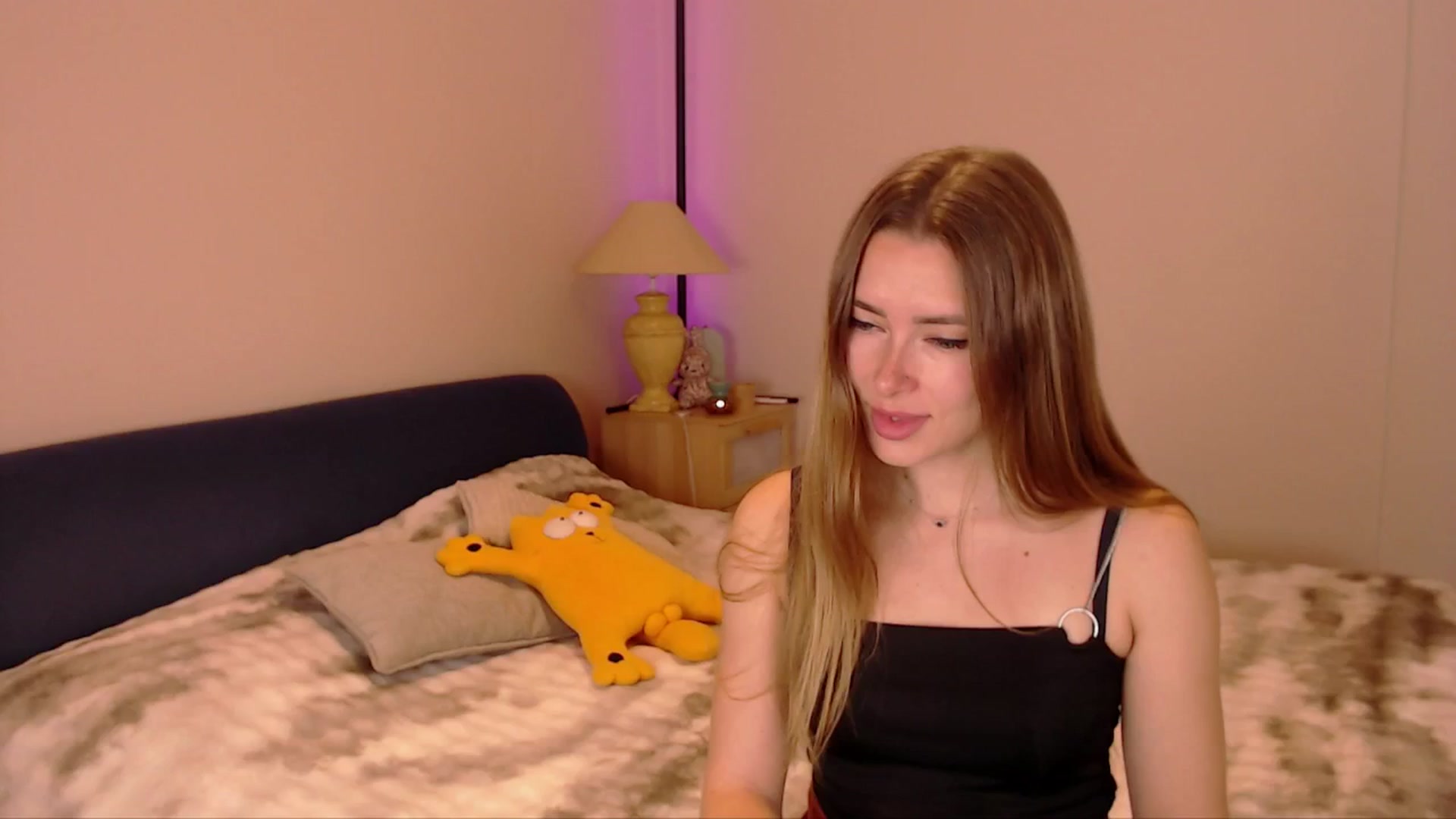 Gallery image thumbnail from SimonsWife's myfreecams stream on, 02/22/2026, 12:20 image 1 of 20