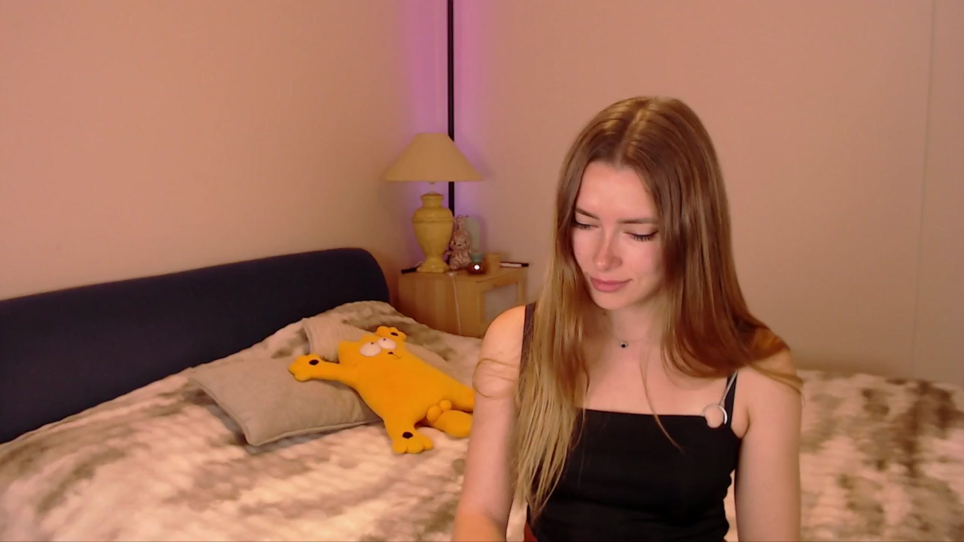 Gallery image thumbnail from SimonsWife's myfreecams stream on, 02/22/2026, 12:20 image 16 of 20