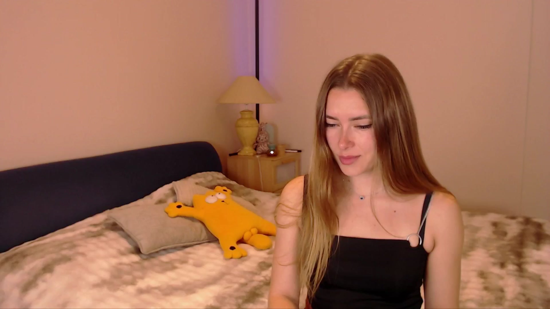 Gallery image thumbnail from SimonsWife's myfreecams stream on, 02/22/2026, 12:20 image 5 of 20
