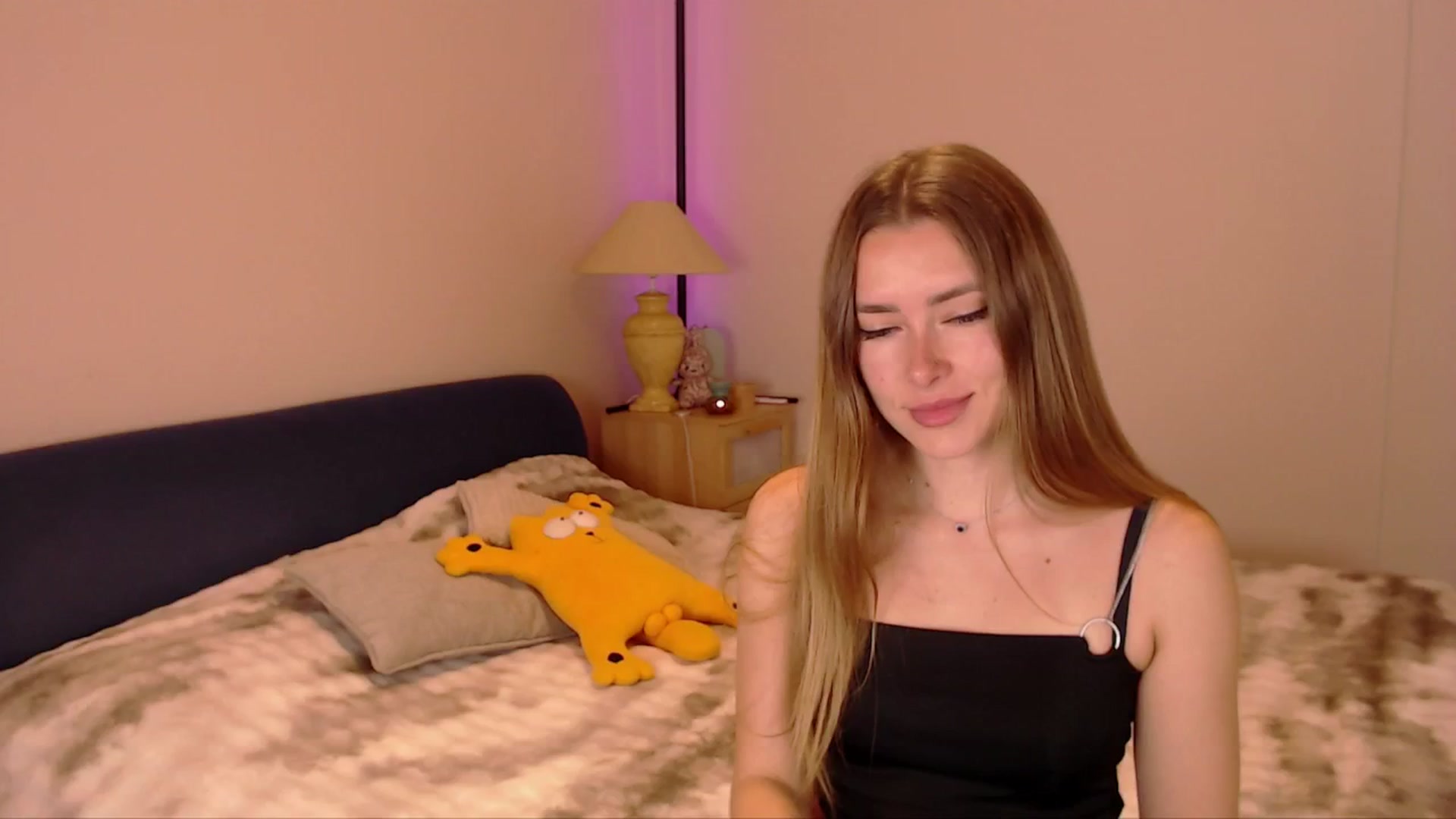 Gallery image thumbnail from SimonsWife's myfreecams stream on, 02/22/2026, 12:20 image 6 of 20