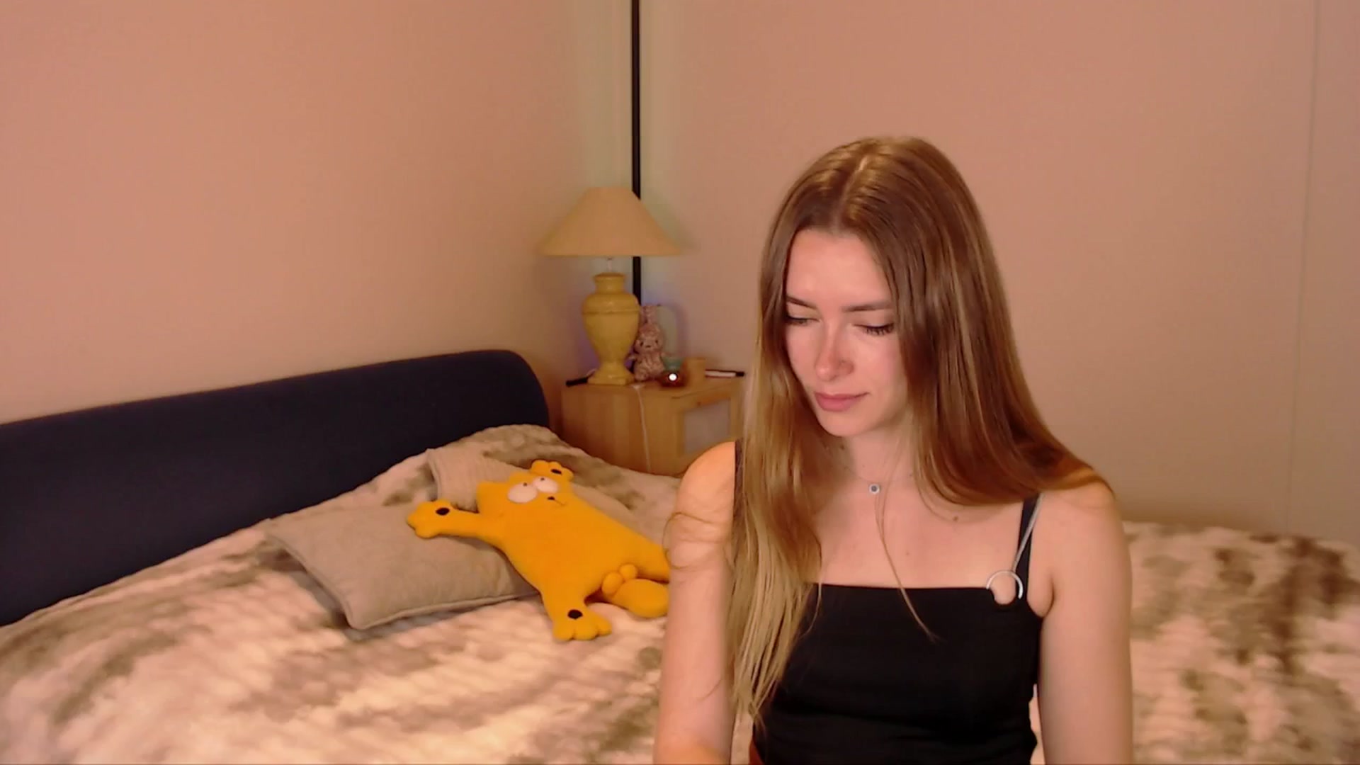 Gallery image thumbnail from SimonsWife's myfreecams stream on, 02/22/2026, 12:20 image 12 of 20