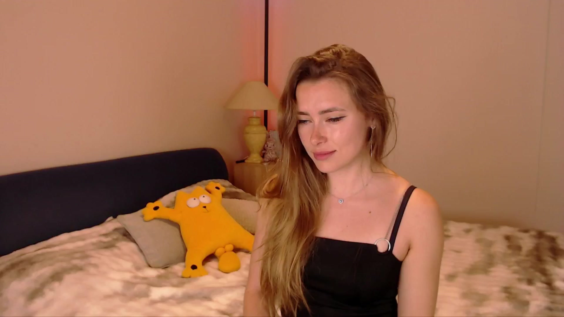 Gallery image thumbnail from SimonsWife's myfreecams stream on, 02/22/2026, 14:39 image 9 of 20
