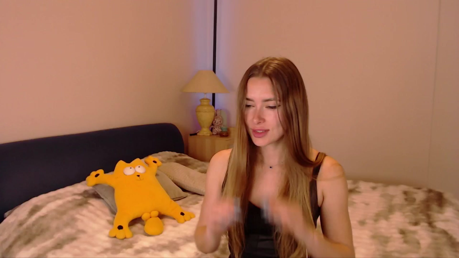 Gallery image thumbnail from SimonsWife's myfreecams stream on, 02/23/2026, 16:52 image 4 of 20