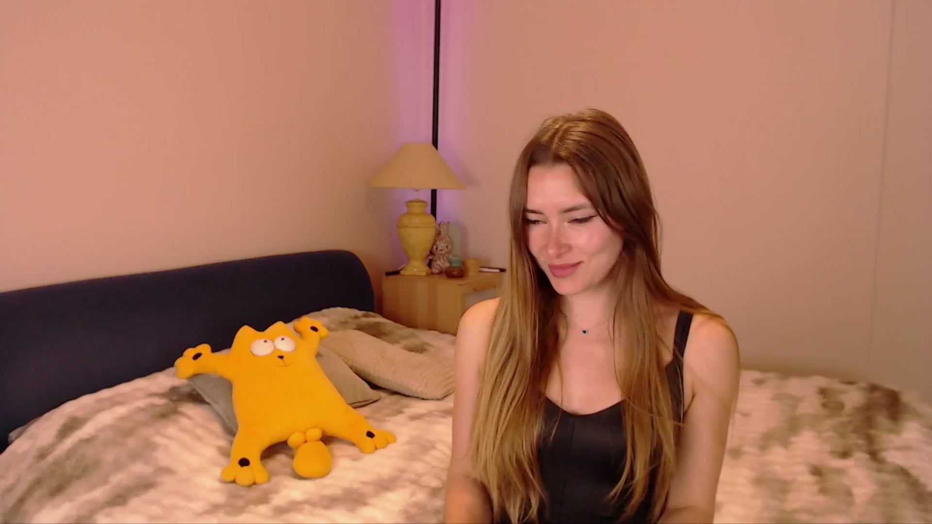 Gallery image thumbnail from SimonsWife's myfreecams stream on, 02/23/2026, 16:52 image 16 of 20