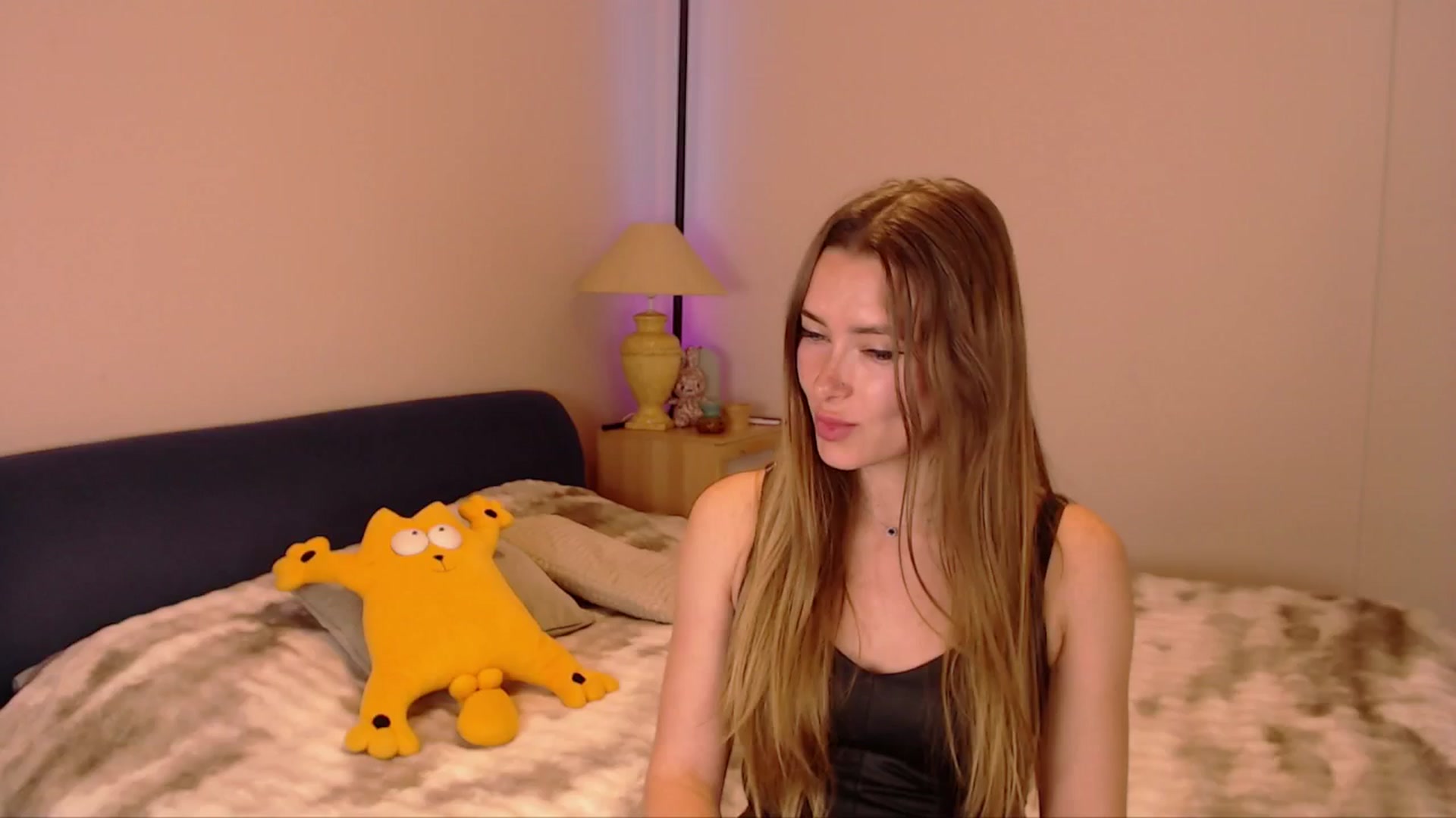 Gallery image thumbnail from SimonsWife's myfreecams stream on, 02/23/2026, 17:03 image 12 of 20