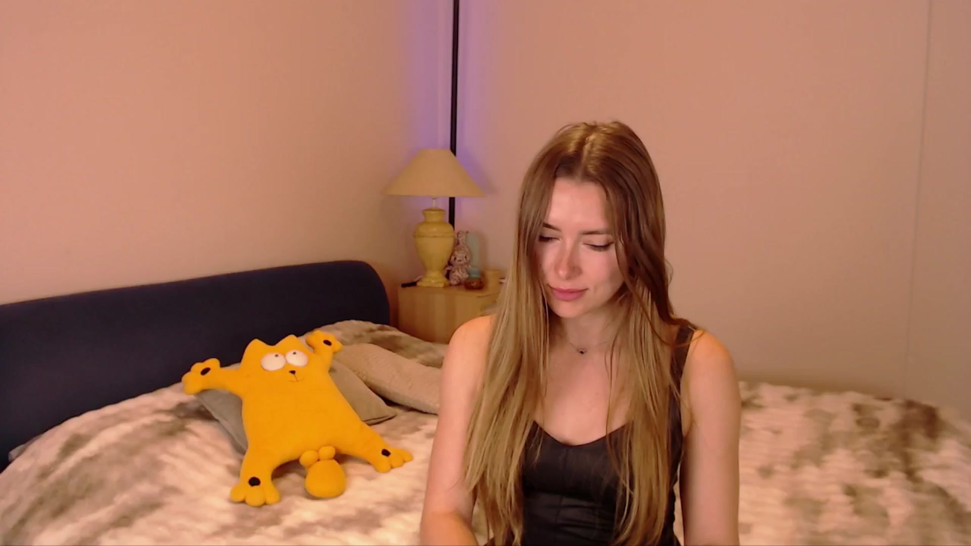 Gallery image thumbnail from SimonsWife's myfreecams stream on, 02/23/2026, 17:03 image 7 of 20