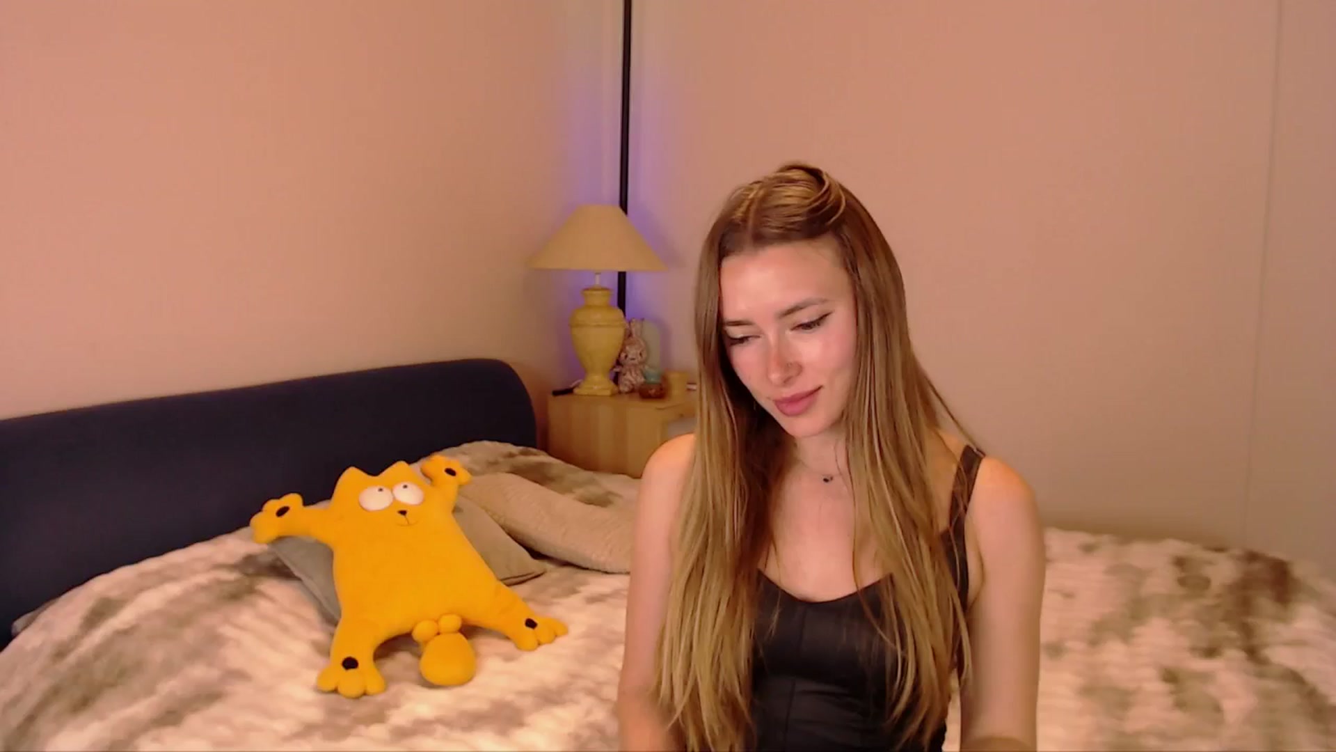 Gallery image thumbnail from SimonsWife's myfreecams stream on, 02/23/2026, 17:03 image 9 of 20