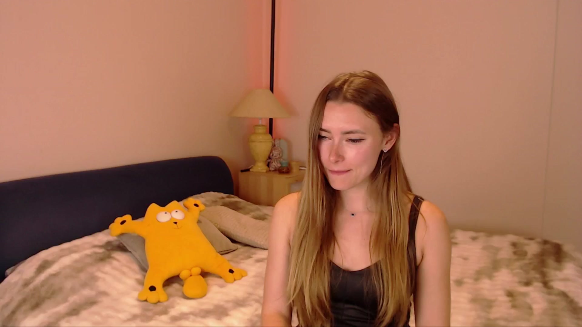 Gallery image thumbnail from SimonsWife's myfreecams stream on, 02/23/2026, 17:03 image 15 of 20