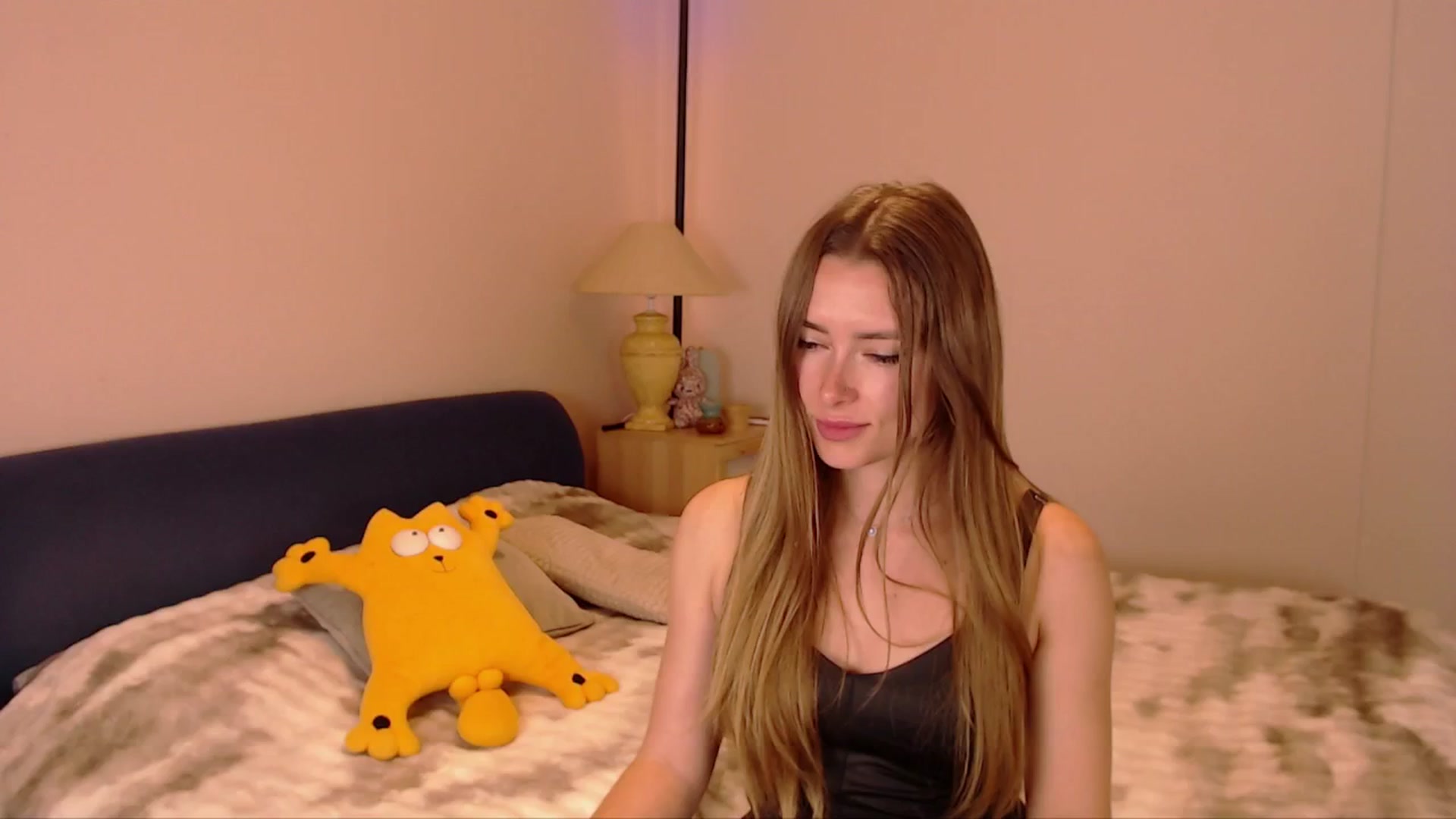Gallery image thumbnail from SimonsWife's myfreecams stream on, 02/23/2026, 17:03 image 5 of 20