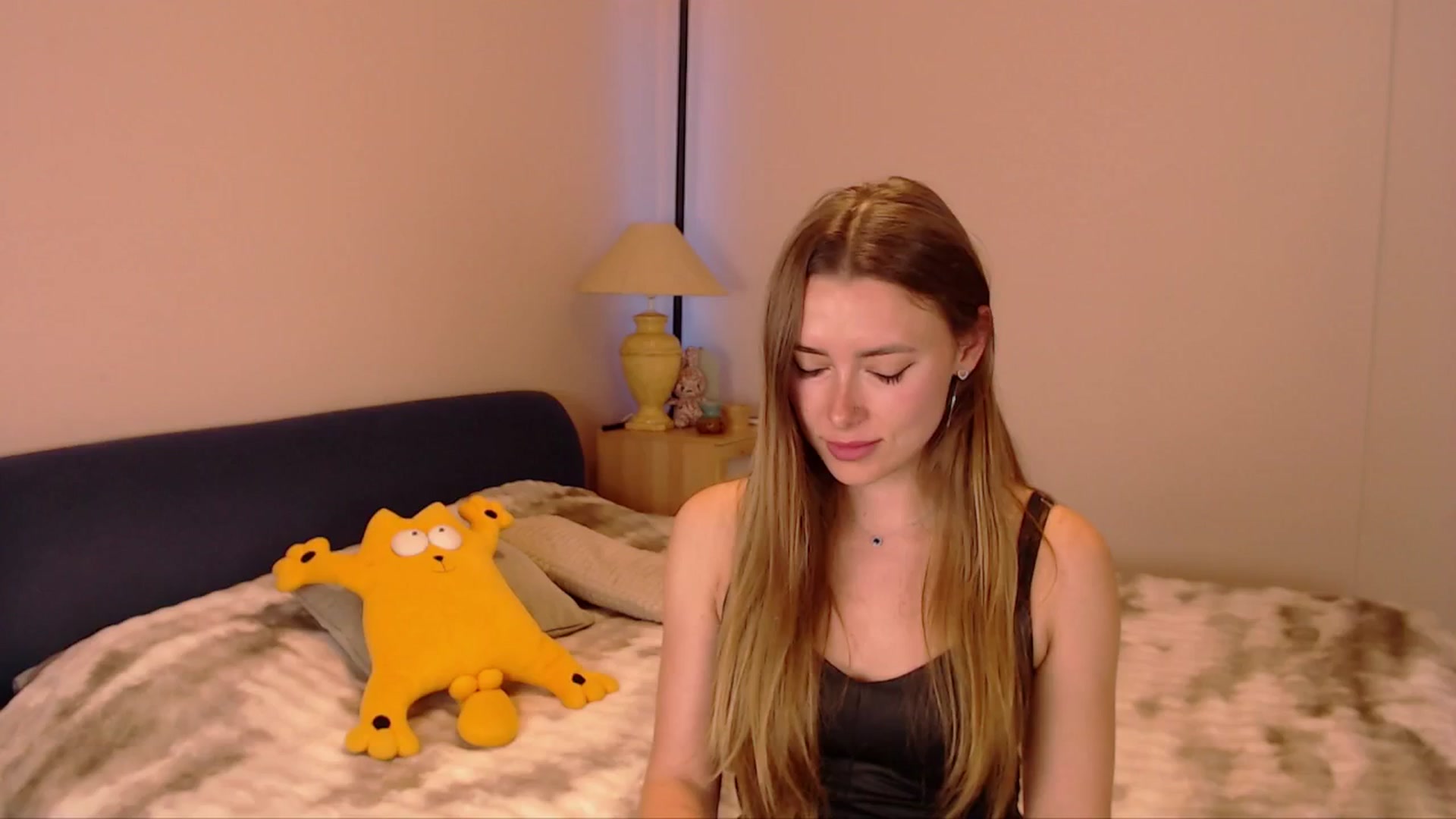 Gallery image thumbnail from SimonsWife's myfreecams stream on, 02/23/2026, 17:03 image 14 of 20