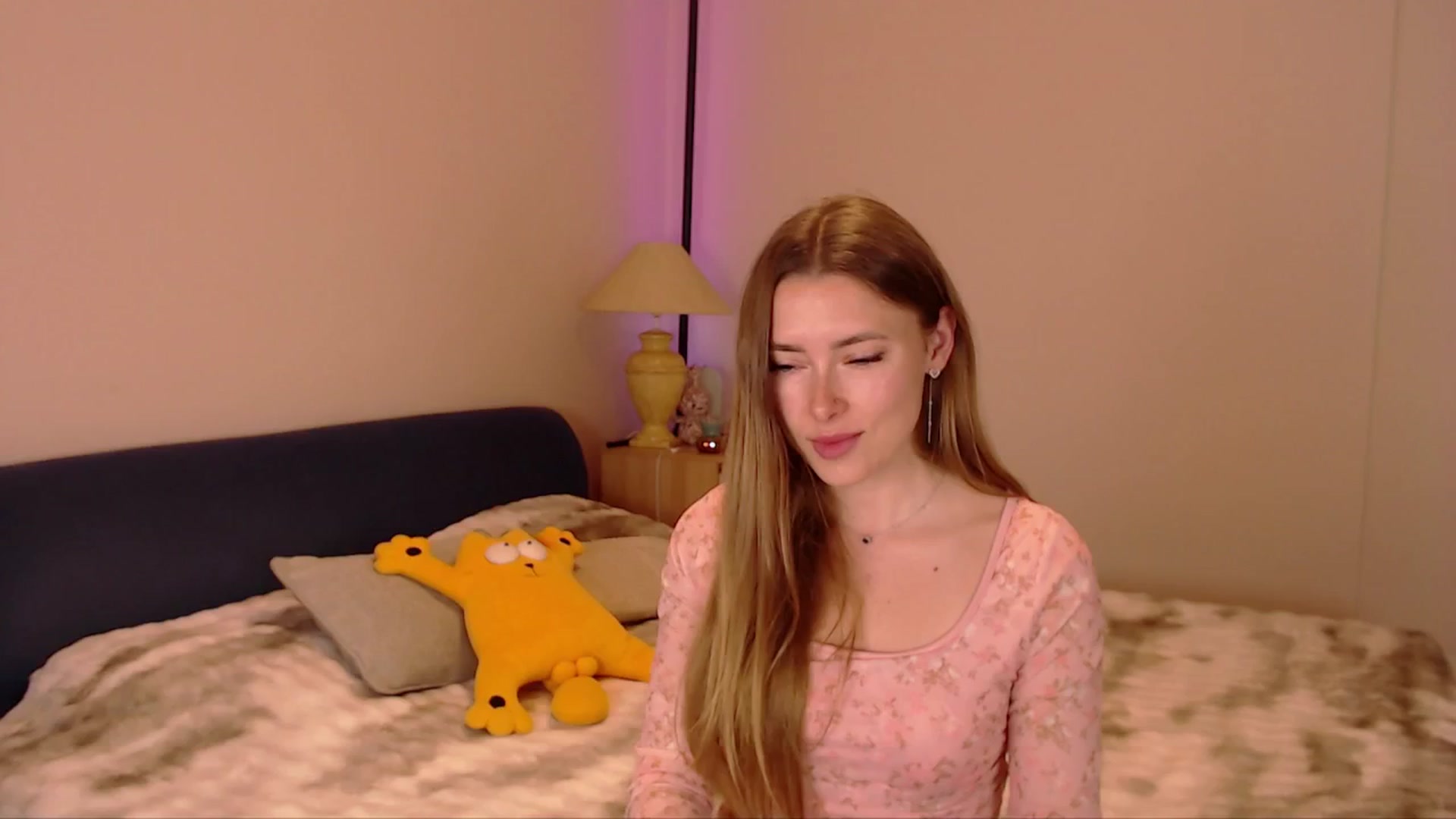 Gallery image thumbnail from SimonsWife's myfreecams stream on, 02/26/2026, 15:39 image 8 of 20