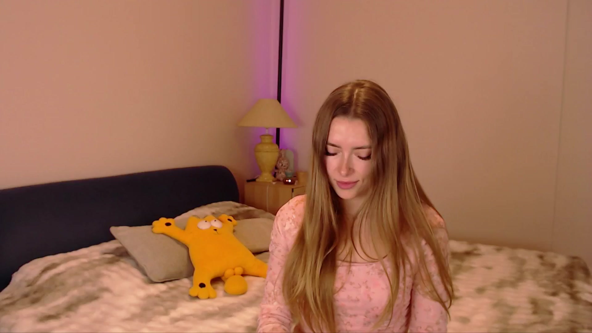 Gallery image thumbnail from SimonsWife's myfreecams stream on, 02/26/2026, 15:39 image 7 of 20