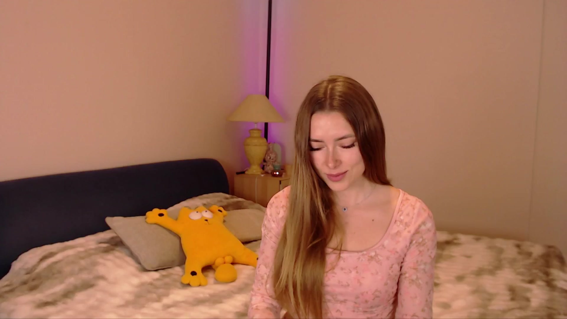 Gallery image thumbnail from SimonsWife's myfreecams stream on, 02/26/2026, 15:39 image 6 of 20