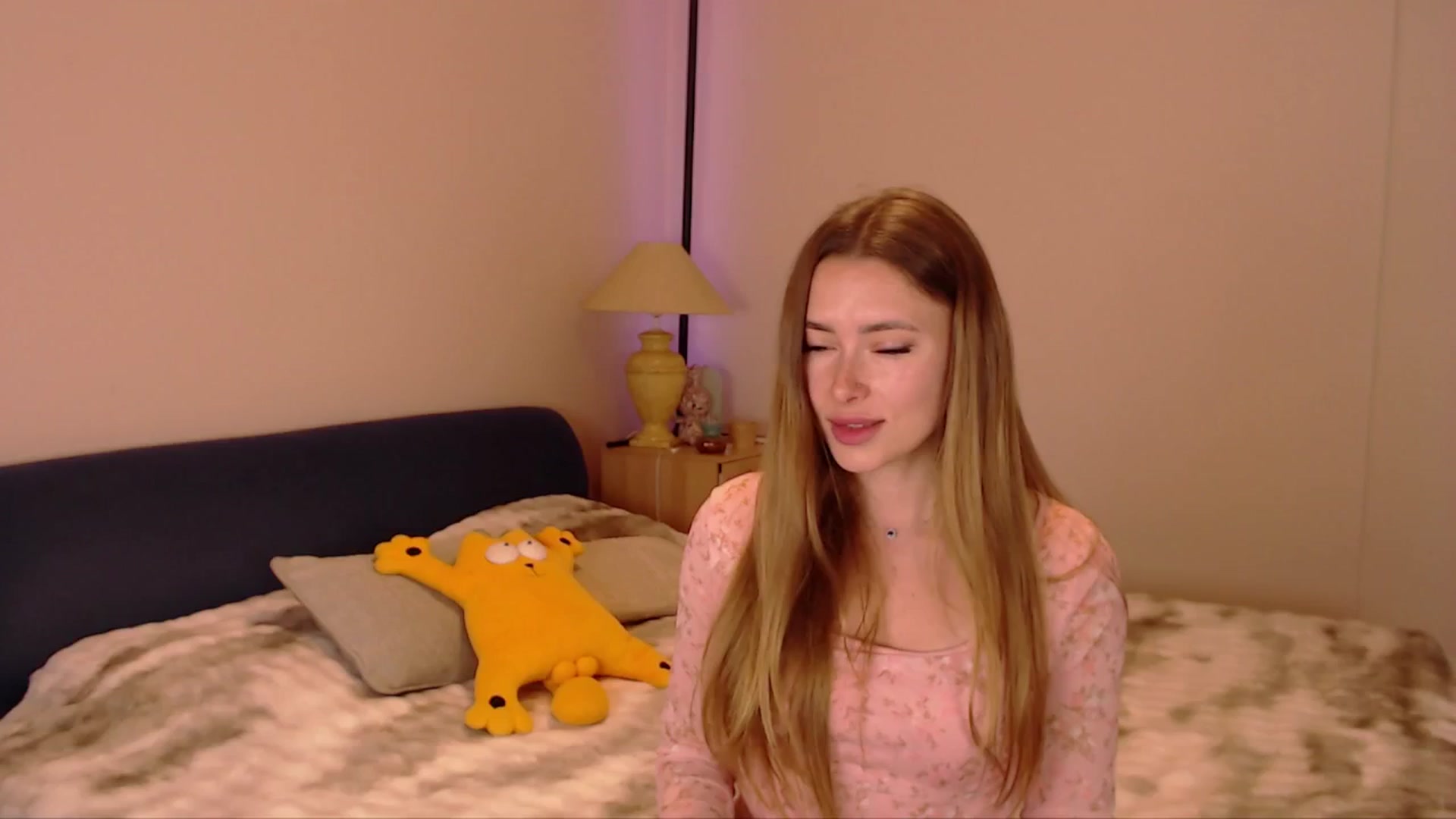 Gallery image thumbnail from SimonsWife's myfreecams stream on, 02/26/2026, 15:39 image 10 of 20