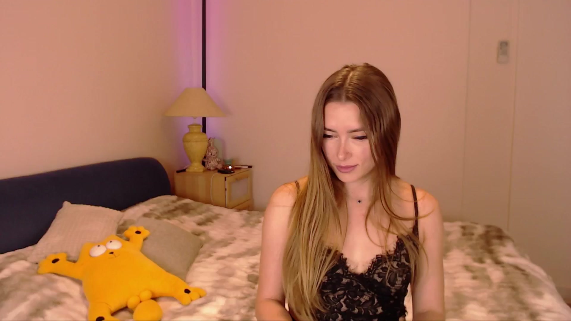Gallery image thumbnail from SimonsWife's myfreecams stream on, 03/01/2026, 13:33 image 15 of 20