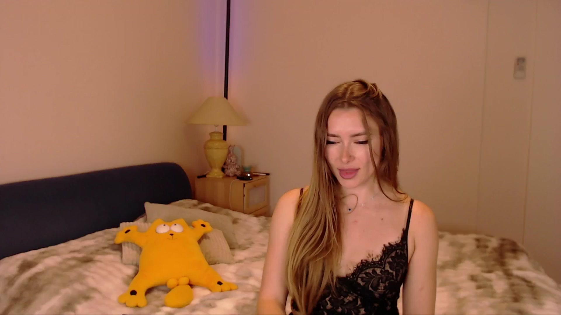 Gallery image thumbnail from SimonsWife's myfreecams stream on, 03/01/2026, 15:53 image 18 of 20