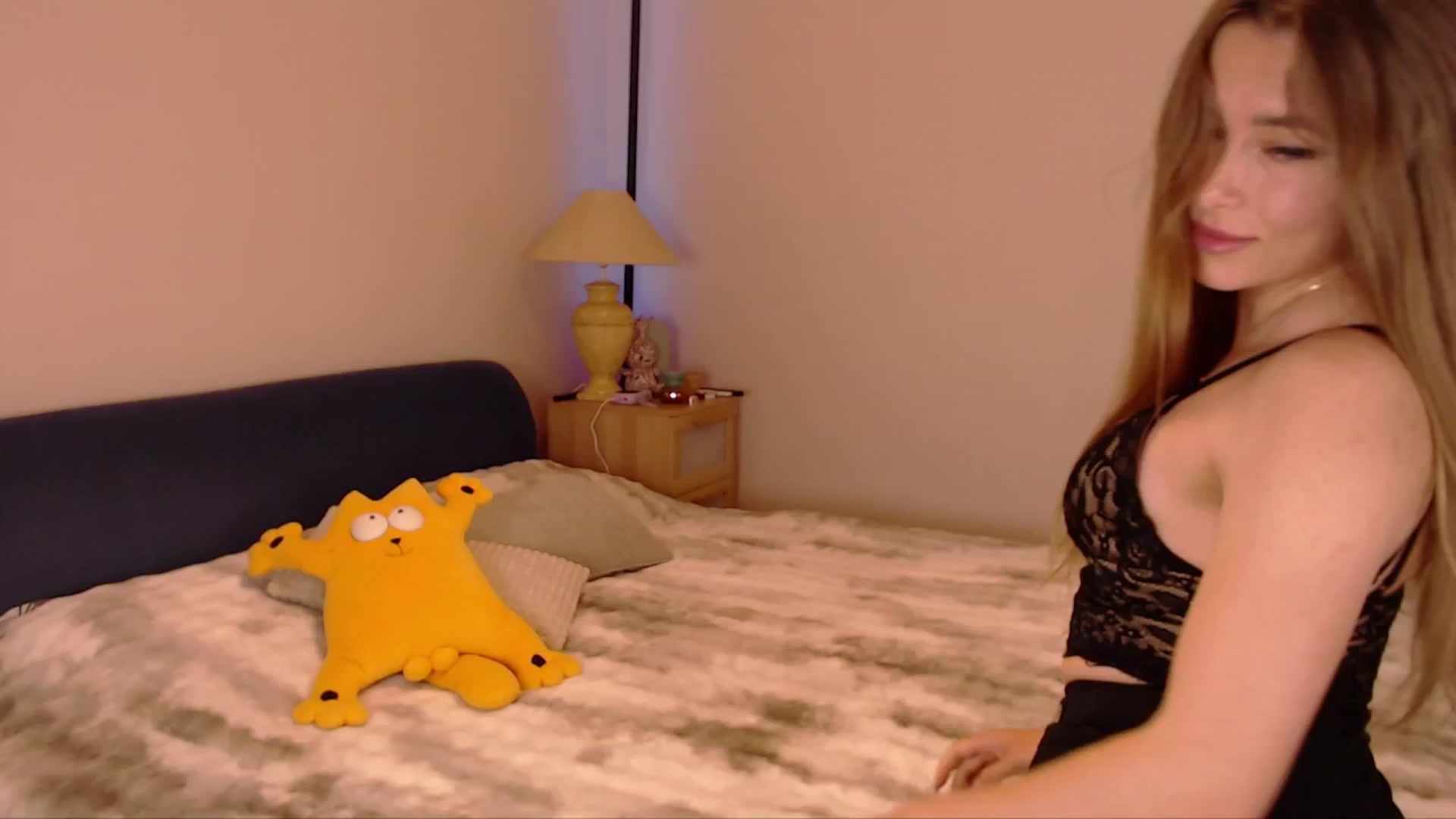 Gallery image thumbnail from SimonsWife's myfreecams stream on, 03/15/2026, 16:01 image 9 of 20
