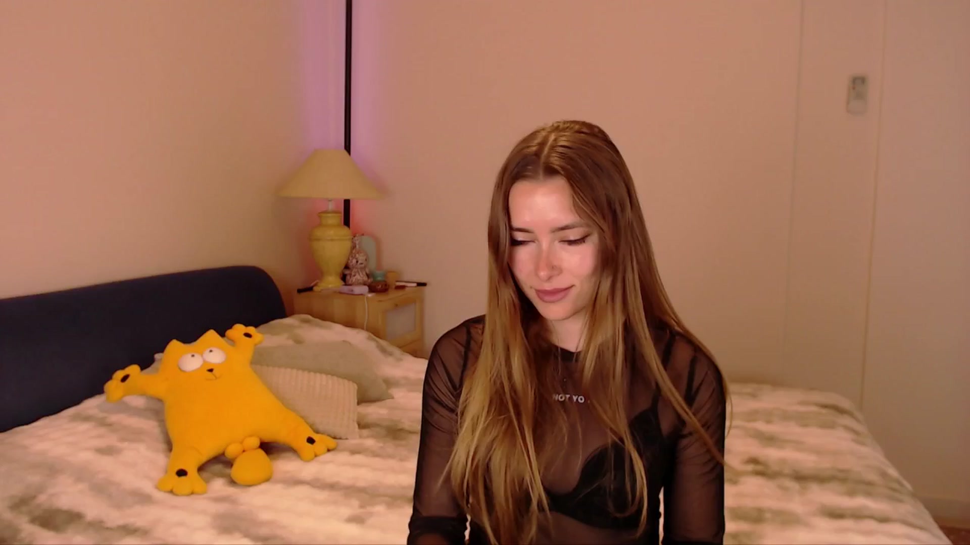 Gallery image thumbnail from SimonsWife's myfreecams stream on, 03/16/2026, 17:51 image 13 of 20