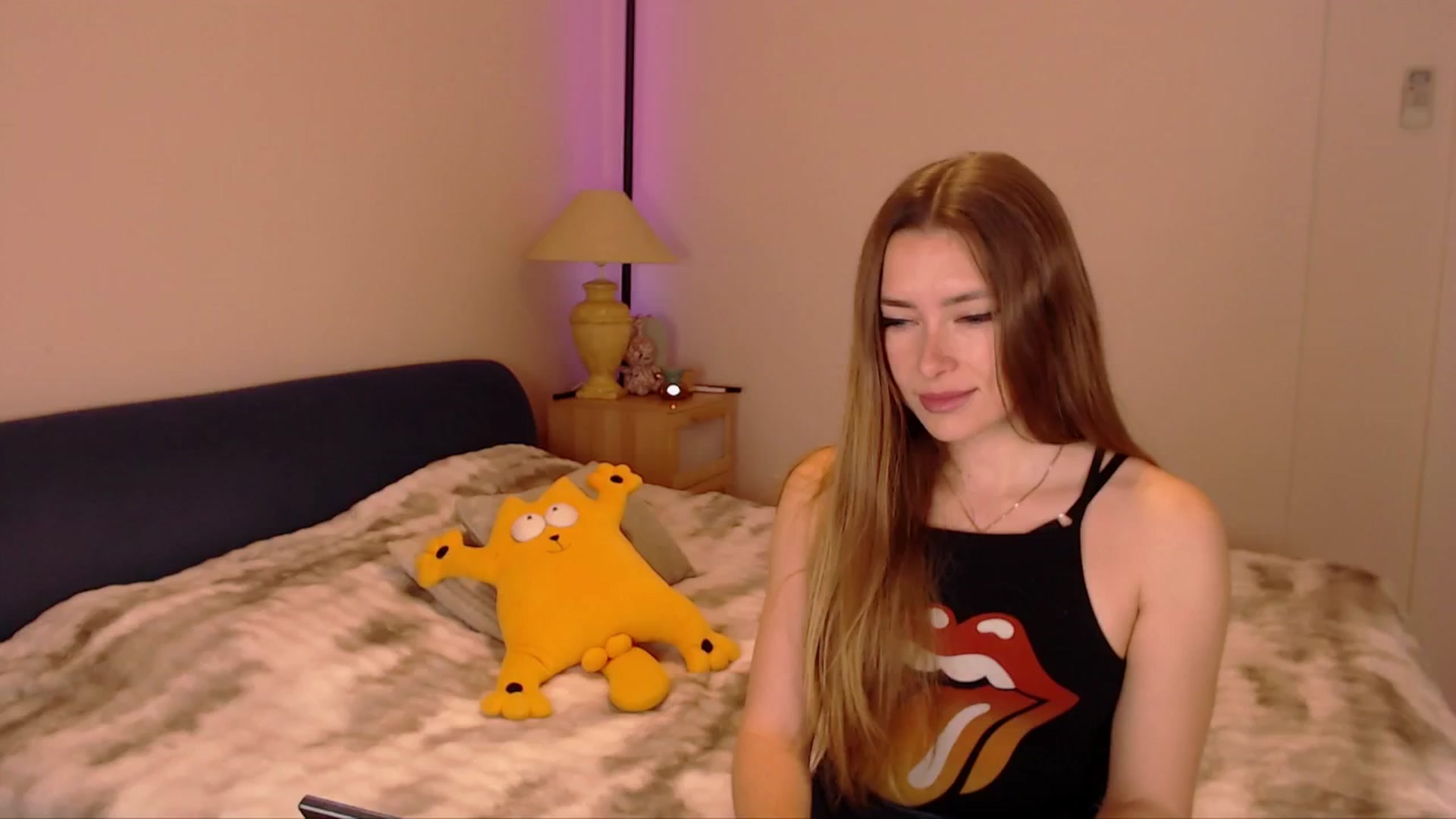Gallery image thumbnail from SimonsWife's myfreecams stream on, 03/18/2026, 14:14 image 15 of 20