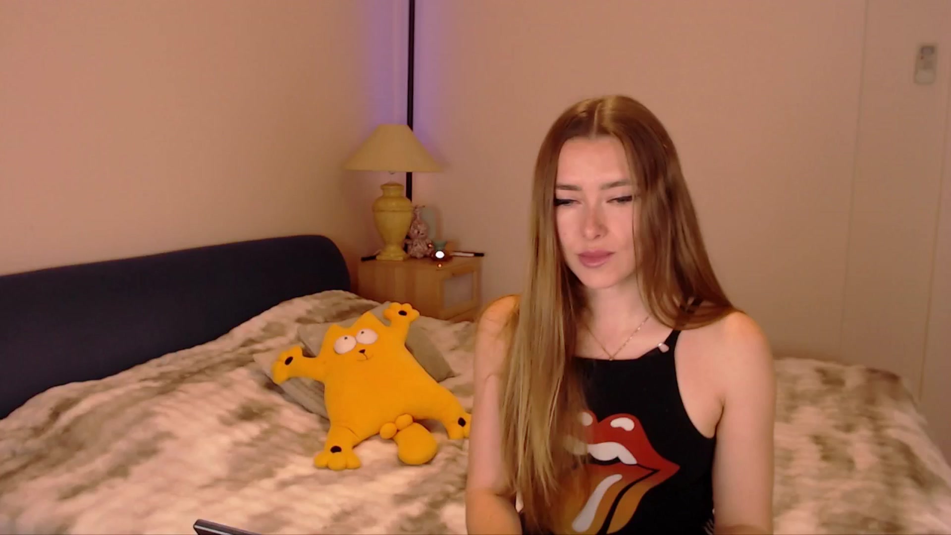 Gallery image thumbnail from SimonsWife's myfreecams stream on, 03/18/2026, 14:14 image 11 of 20