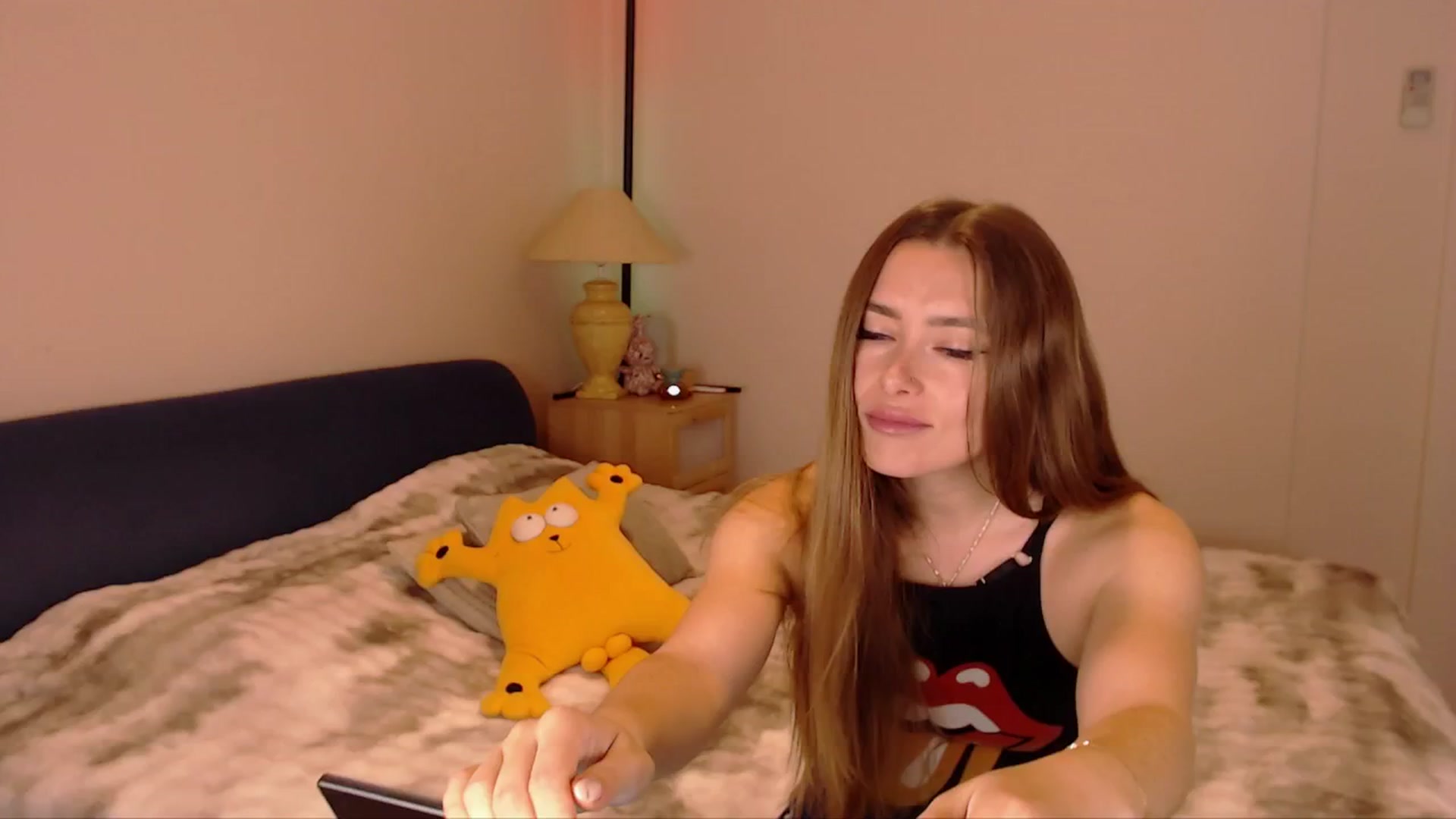 Gallery image thumbnail from SimonsWife's myfreecams stream on, 03/18/2026, 14:14 image 18 of 20