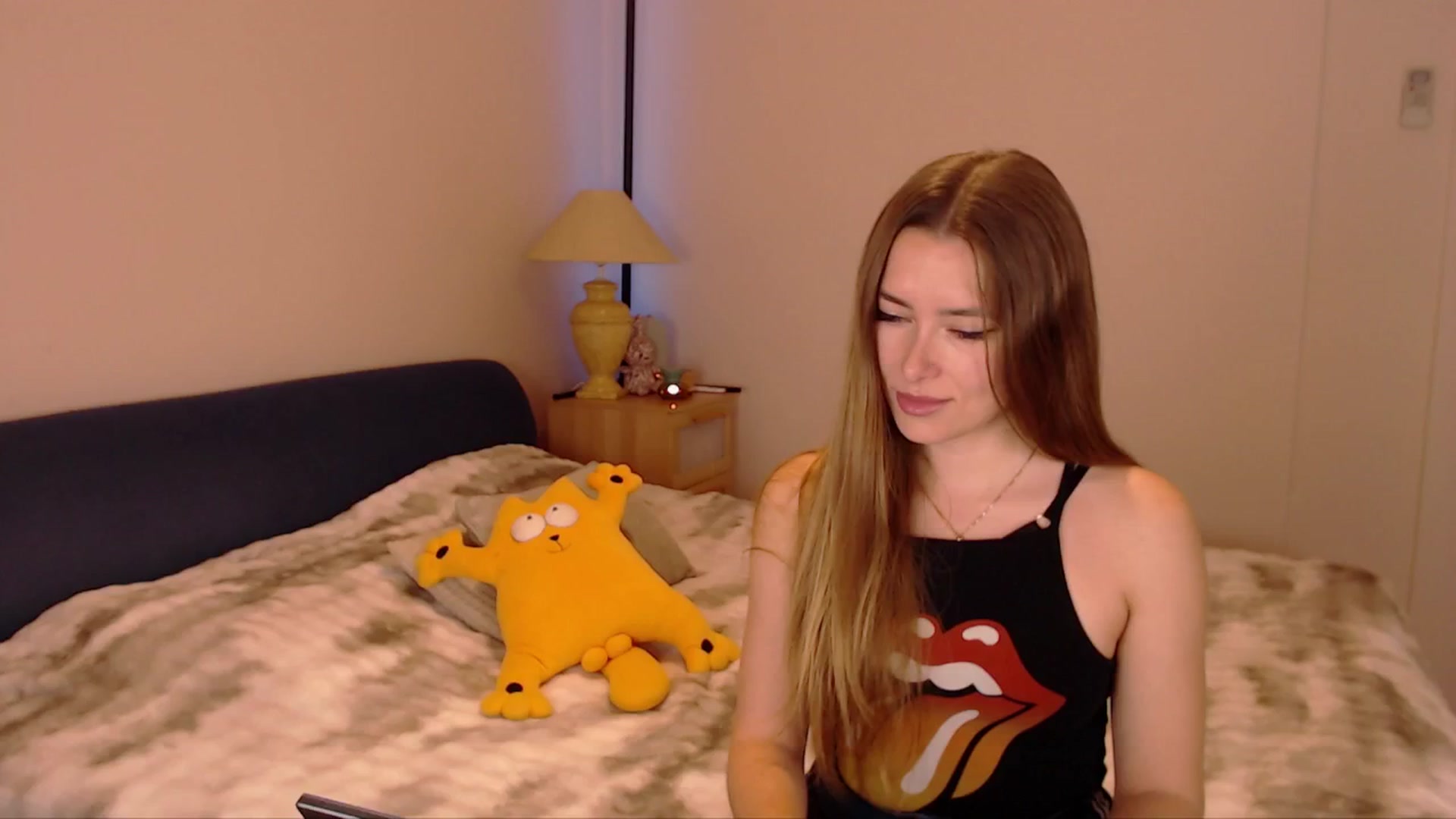 Gallery image thumbnail from SimonsWife's myfreecams stream on, 03/18/2026, 14:14 image 4 of 20