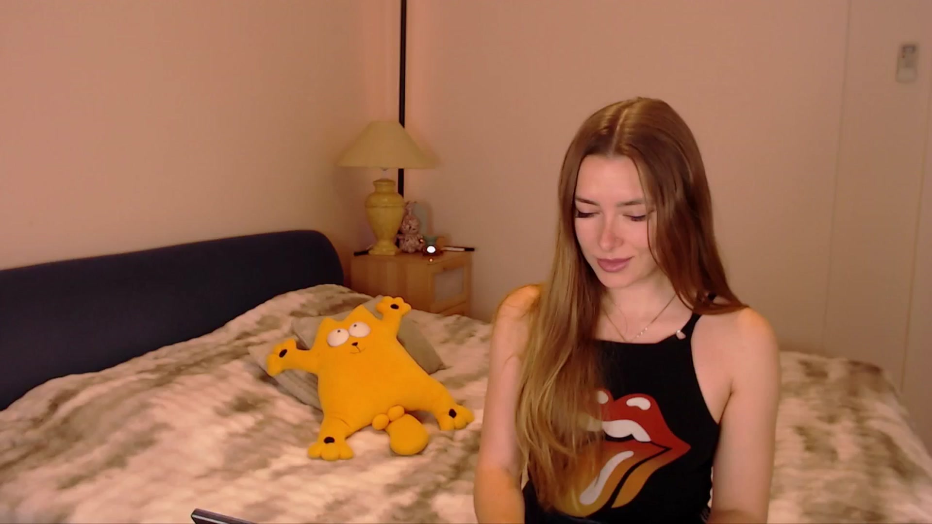 Gallery image thumbnail from SimonsWife's myfreecams stream on, 03/18/2026, 14:14 image 12 of 20
