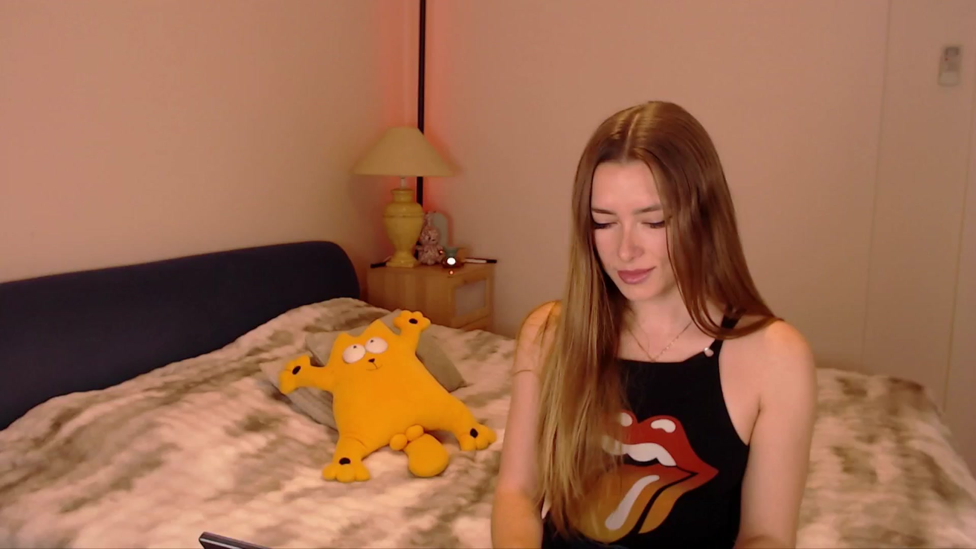 Gallery image thumbnail from SimonsWife's myfreecams stream on, 03/18/2026, 14:14 image 8 of 20