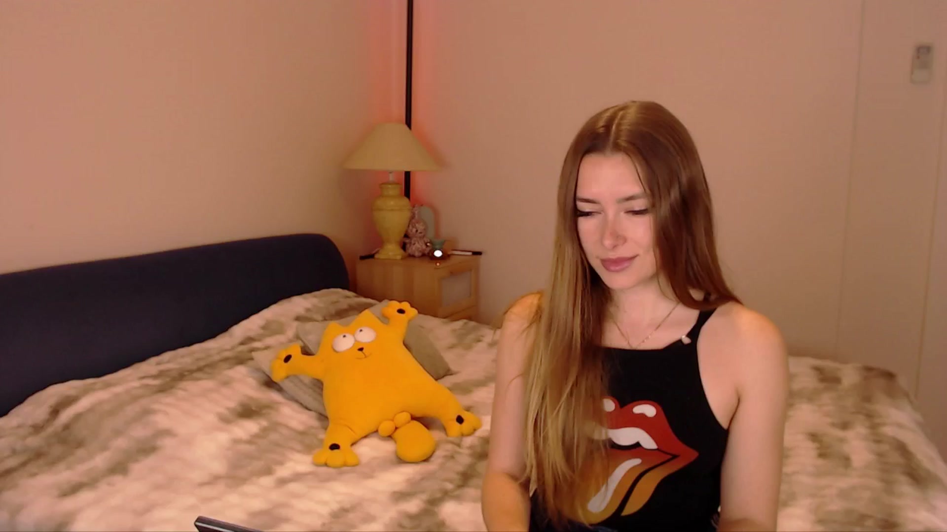 Gallery image thumbnail from SimonsWife's myfreecams stream on, 03/18/2026, 14:14 image 17 of 20