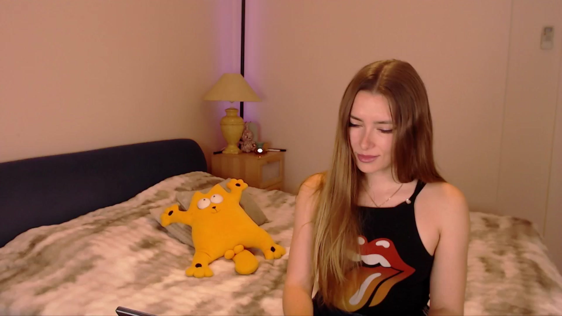 Gallery image thumbnail from SimonsWife's myfreecams stream on, 03/18/2026, 14:14 image 16 of 20