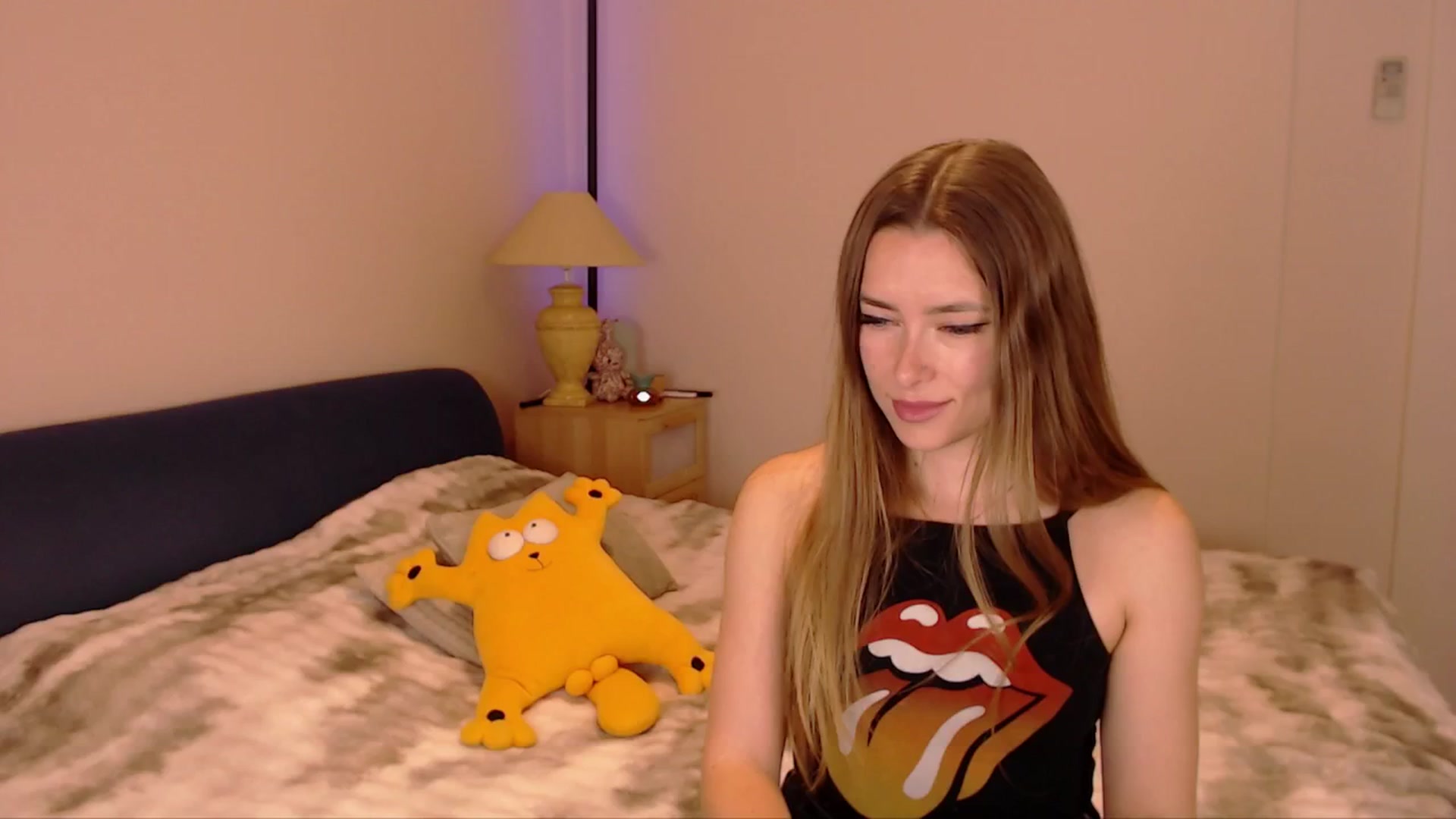 Gallery image thumbnail from SimonsWife's myfreecams stream on, 03/18/2026, 15:47 image 11 of 20