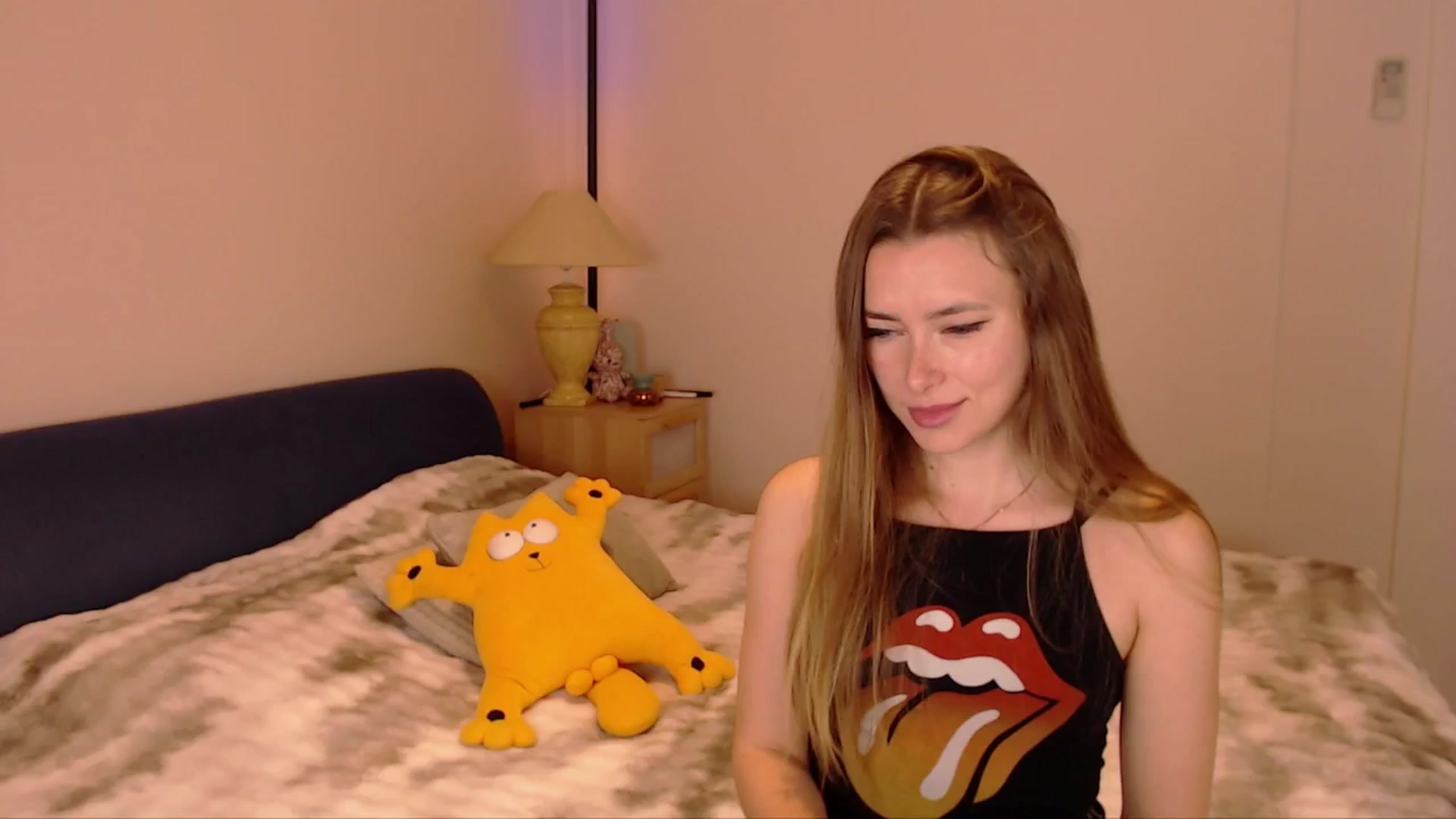 Gallery image thumbnail from SimonsWife's myfreecams stream on, 03/18/2026, 15:47 image 15 of 20