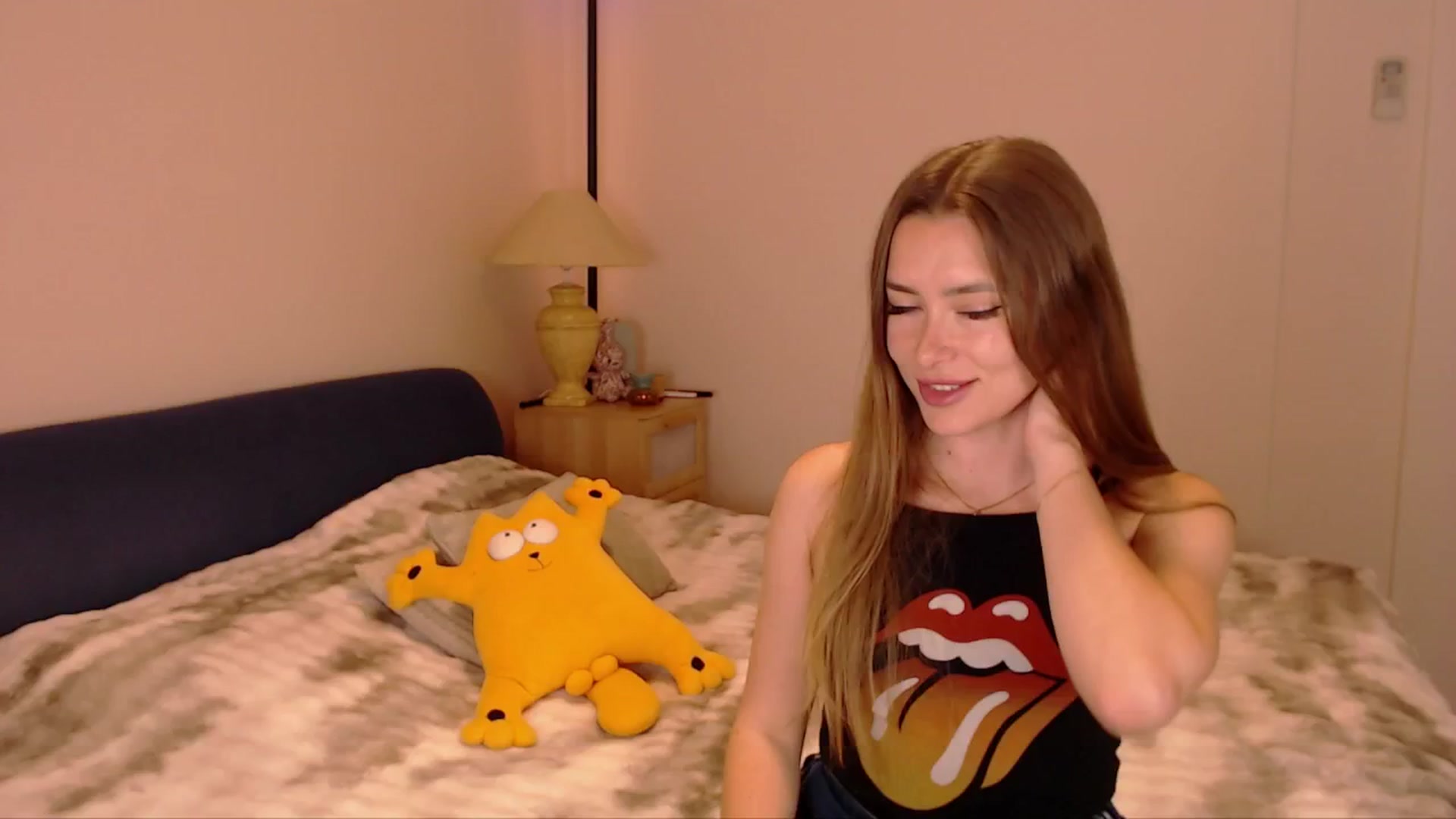 Gallery image thumbnail from SimonsWife's myfreecams stream on, 03/18/2026, 15:47 image 17 of 20