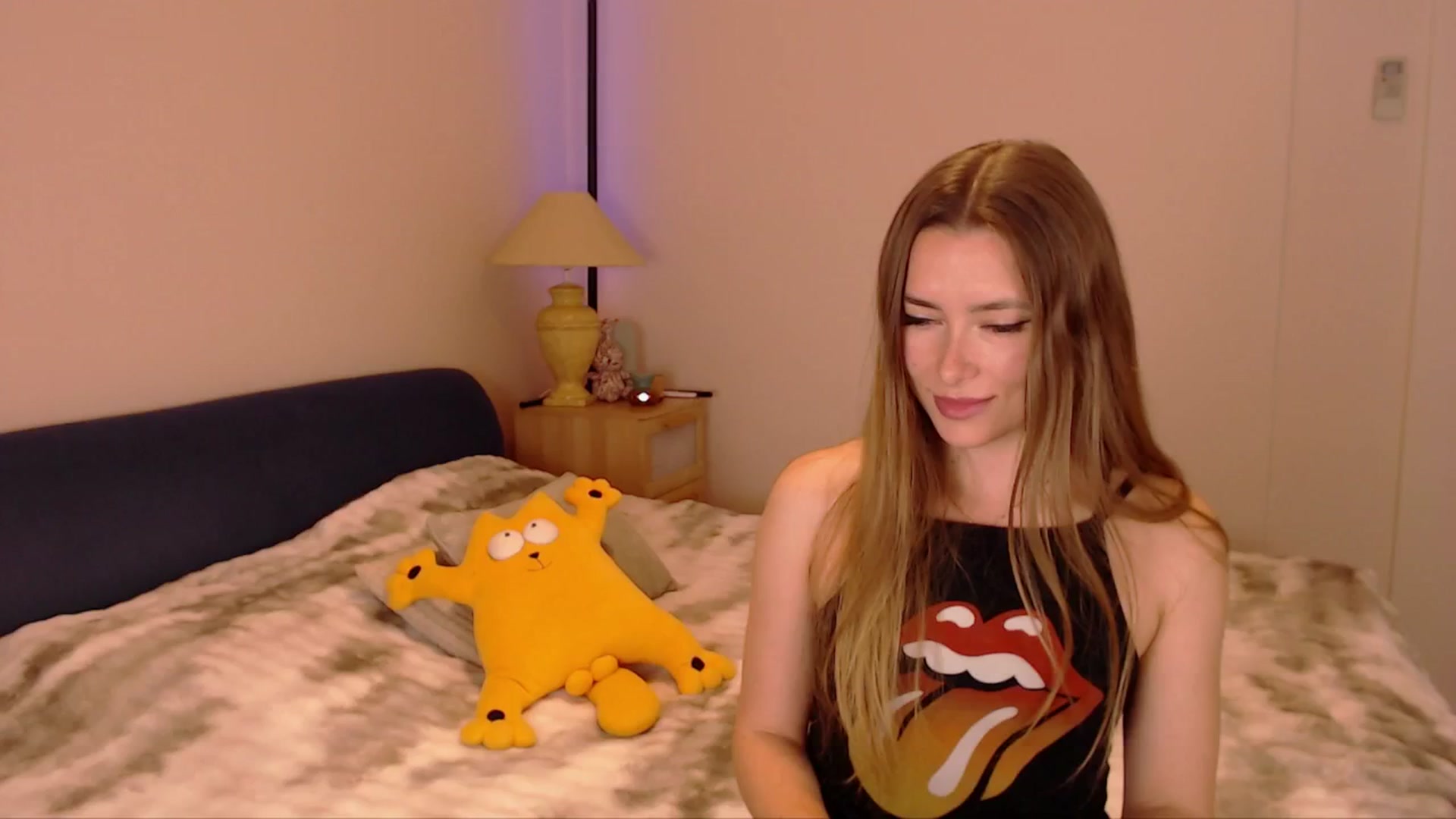 Gallery image thumbnail from SimonsWife's myfreecams stream on, 03/18/2026, 15:47 image 12 of 20