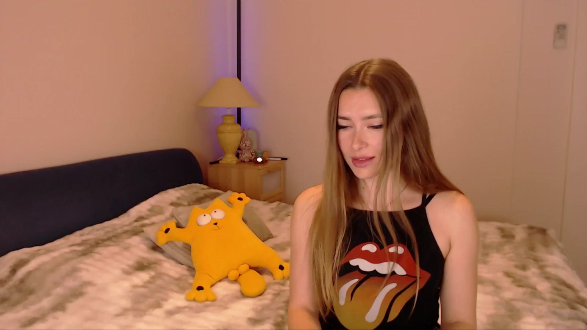 Gallery image thumbnail from SimonsWife's myfreecams stream on, 03/18/2026, 15:47 image 8 of 20