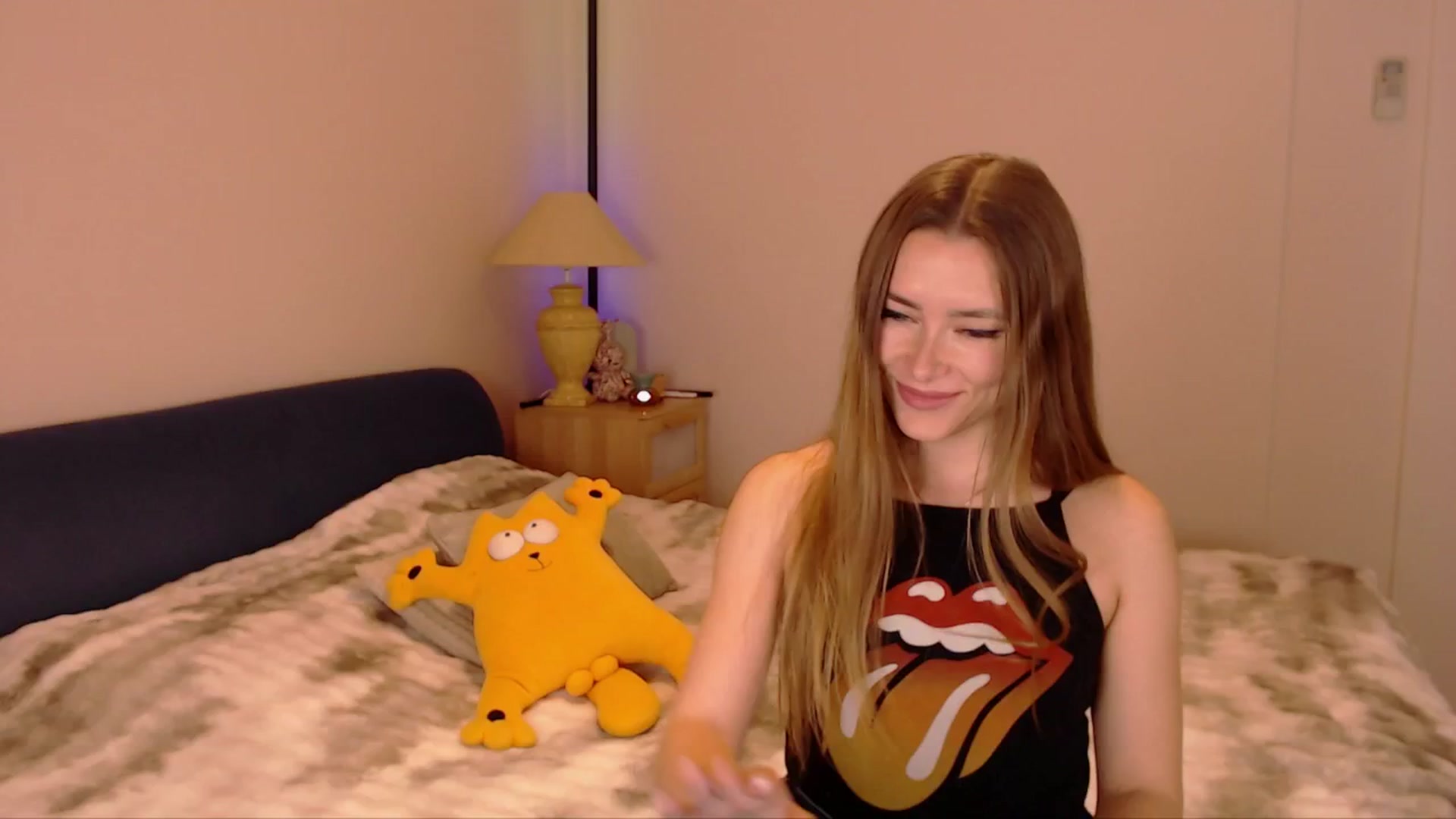 Gallery image thumbnail from SimonsWife's myfreecams stream on, 03/18/2026, 15:47 image 5 of 20