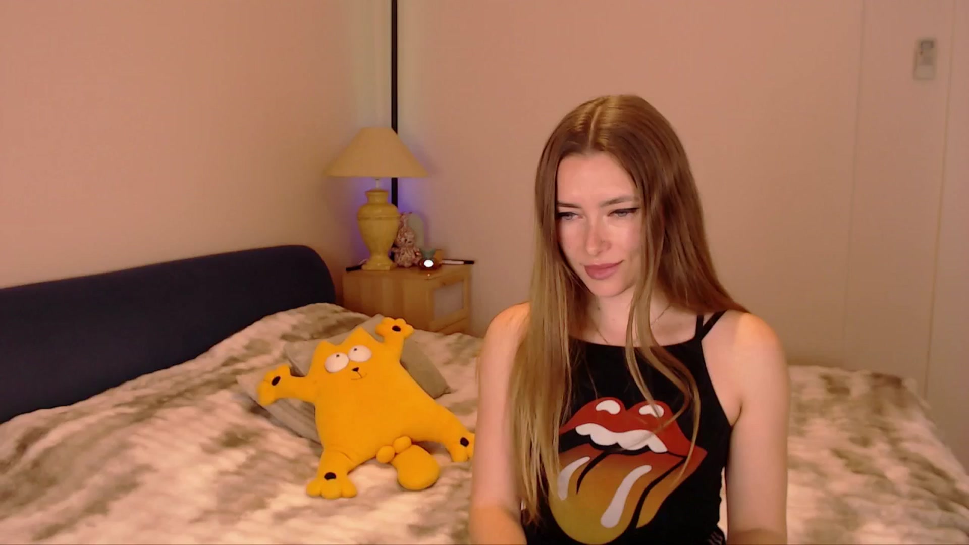 Gallery image thumbnail from SimonsWife's myfreecams stream on, 03/18/2026, 15:47 image 3 of 20
