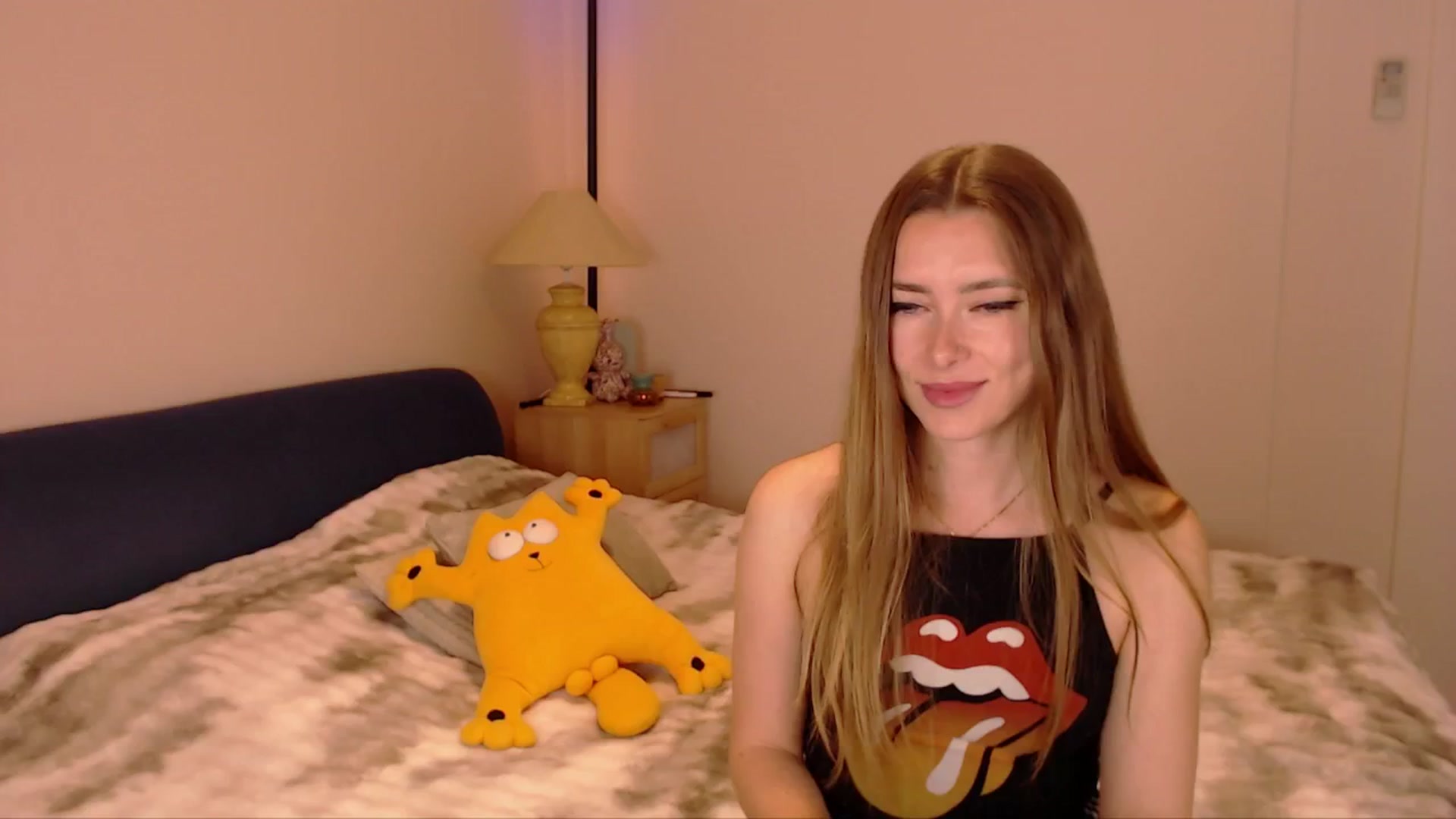Gallery image thumbnail from SimonsWife's myfreecams stream on, 03/18/2026, 15:47 image 16 of 20