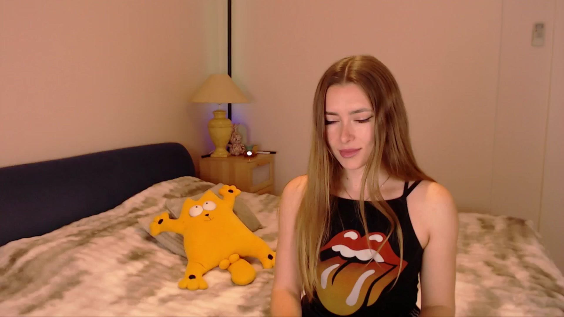 Gallery image thumbnail from SimonsWife's myfreecams stream on, 03/18/2026, 15:47 image 2 of 20