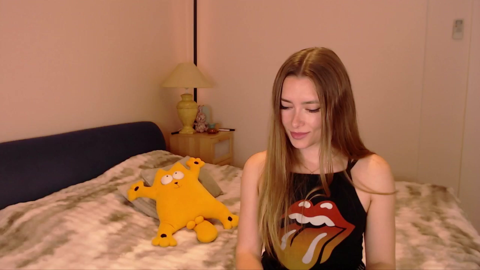 Gallery image thumbnail from SimonsWife's myfreecams stream on, 03/18/2026, 15:47 image 19 of 20