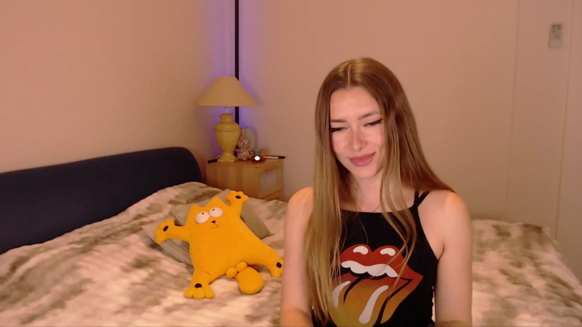 Gallery image thumbnail from SimonsWife's myfreecams stream on, 03/18/2026, 15:47 image 9 of 20