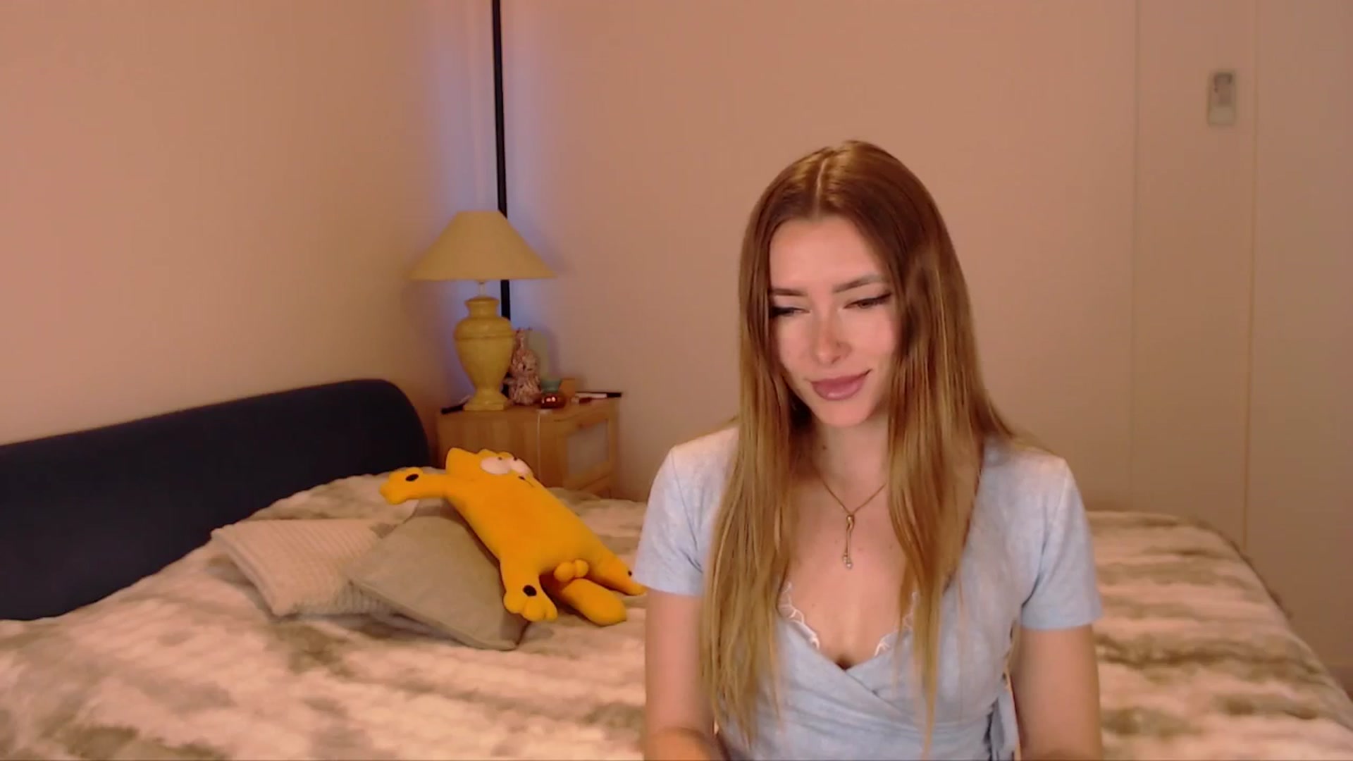 Gallery image thumbnail from SimonsWife's myfreecams stream on, 03/19/2026, 12:23 image 5 of 20