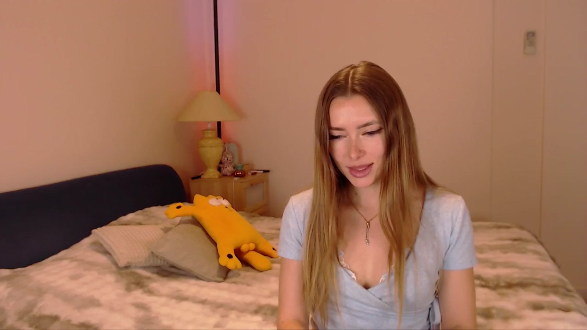 Gallery image thumbnail from SimonsWife's myfreecams stream on, 03/19/2026, 12:23 image 4 of 20