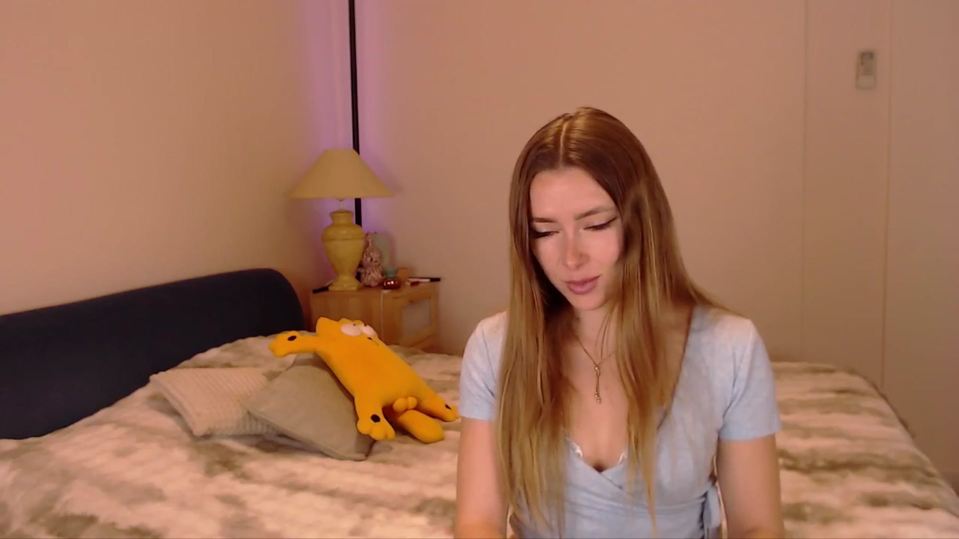 Gallery image thumbnail from SimonsWife's myfreecams stream on, 03/19/2026, 12:23 image 14 of 20