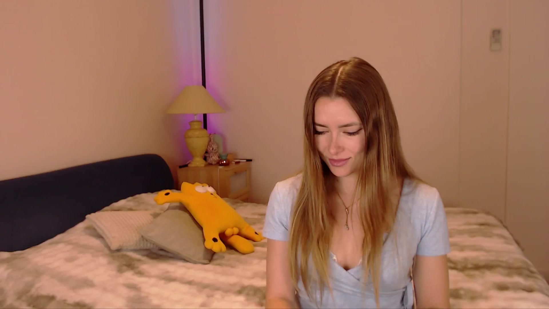 Gallery image thumbnail from SimonsWife's myfreecams stream on, 03/19/2026, 12:23 image 17 of 20