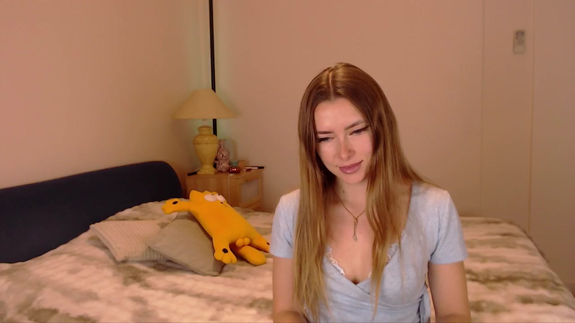 Gallery image thumbnail from SimonsWife's myfreecams stream on, 03/19/2026, 12:23 image 6 of 20