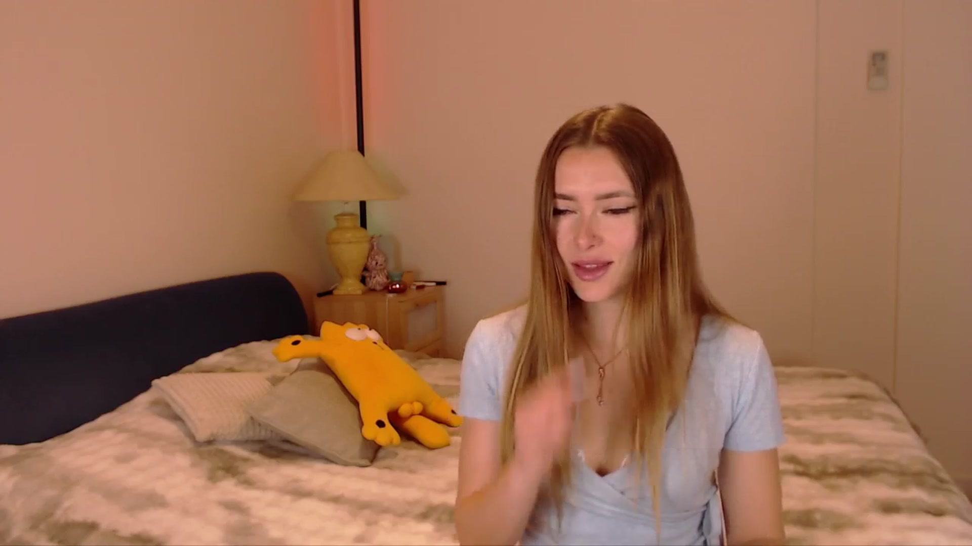 Gallery image thumbnail from SimonsWife's myfreecams stream on, 03/19/2026, 12:23 image 16 of 20
