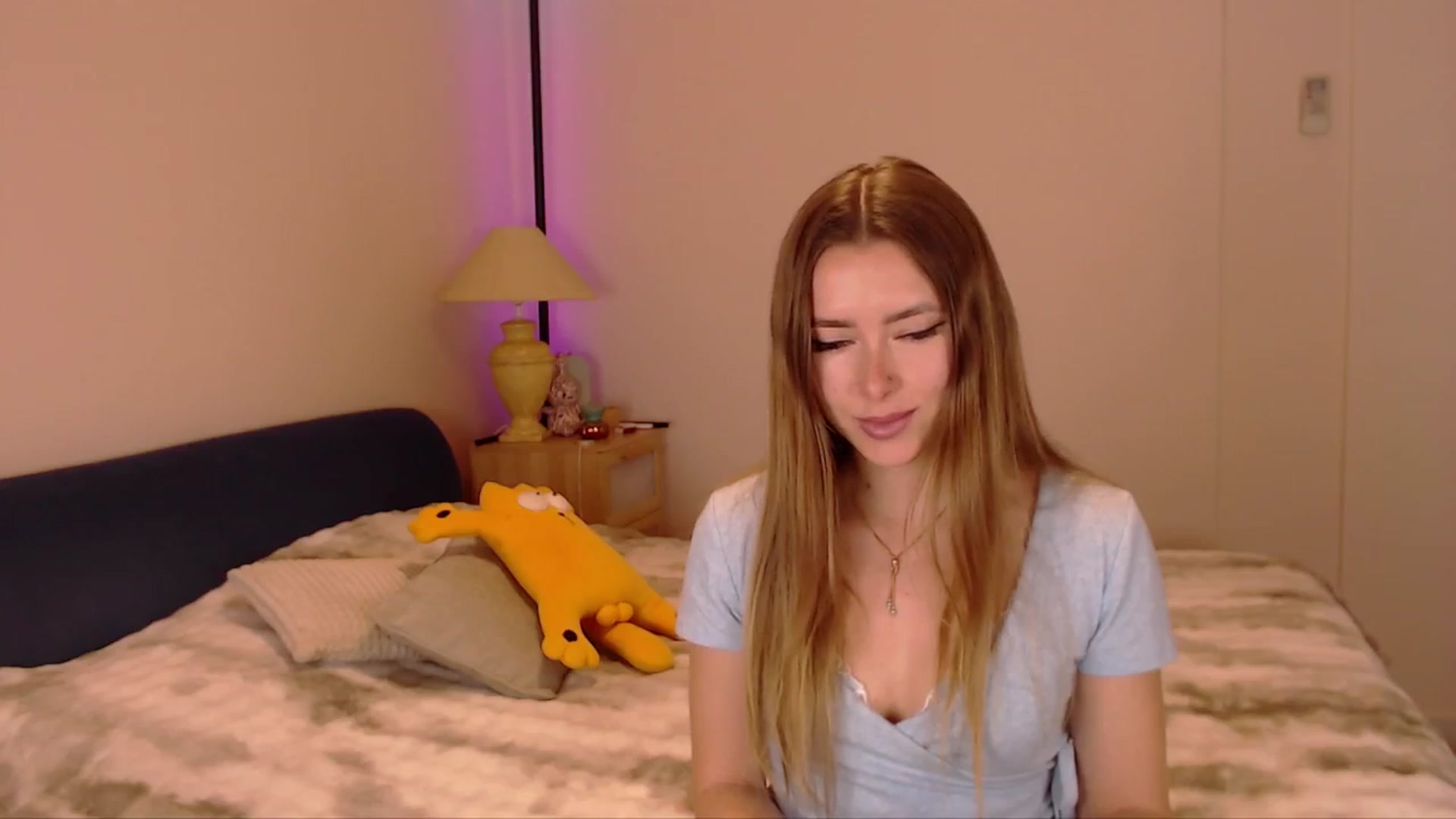 Gallery image thumbnail from SimonsWife's myfreecams stream on, 03/19/2026, 12:23 image 12 of 20