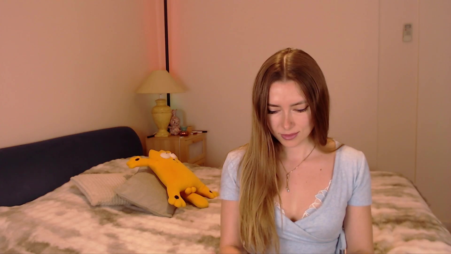 Gallery image thumbnail from SimonsWife's myfreecams stream on, 03/19/2026, 13:27 image 20 of 20