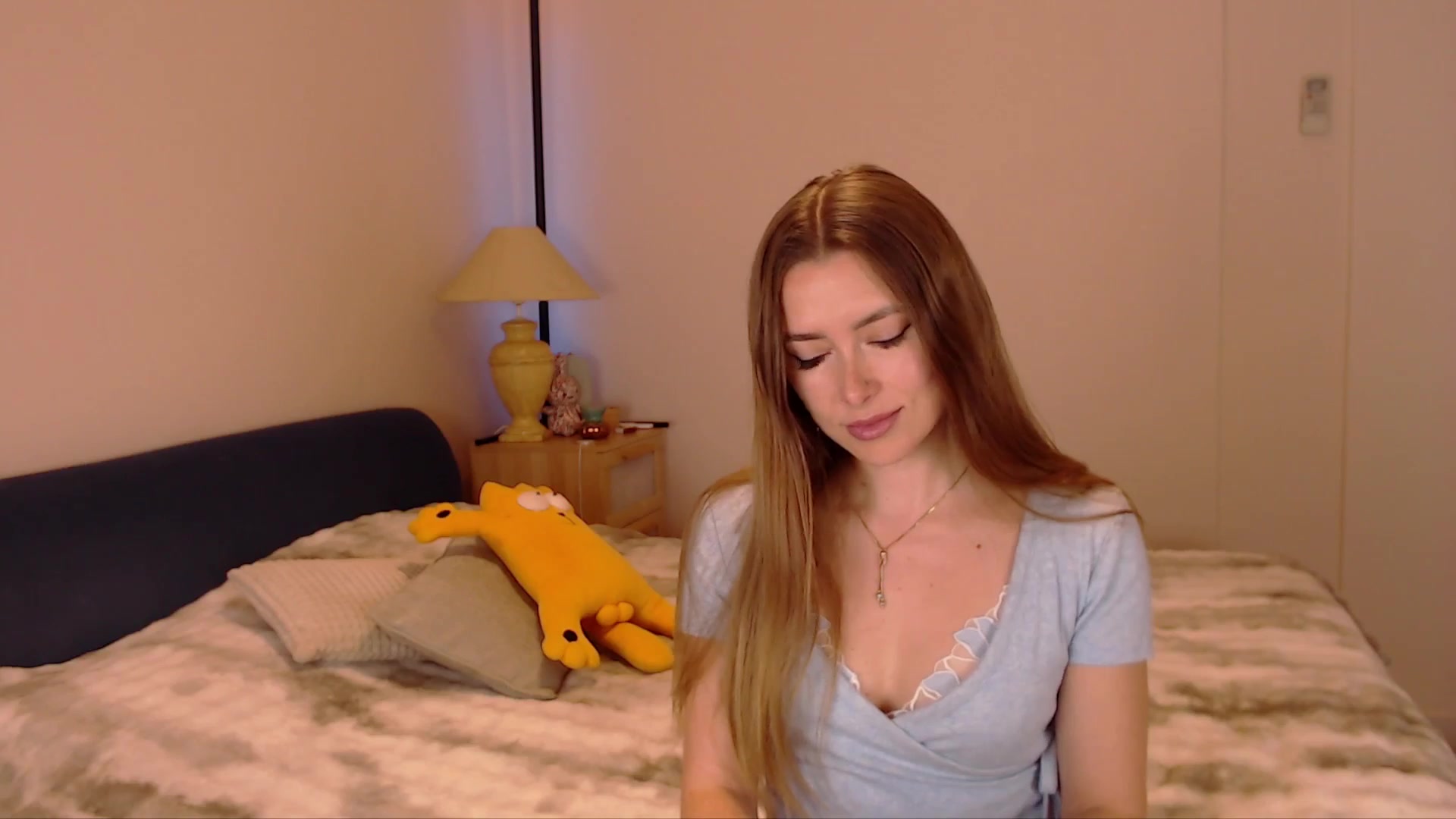 Gallery image thumbnail from SimonsWife's myfreecams stream on, 03/19/2026, 13:27 image 14 of 20